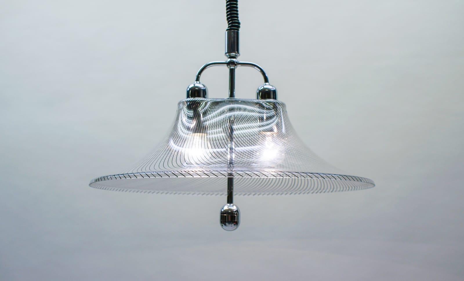 Allemand Très élégante lampe suspendue en acrylique rayée d'Edel-Acryl, 1970 en vente