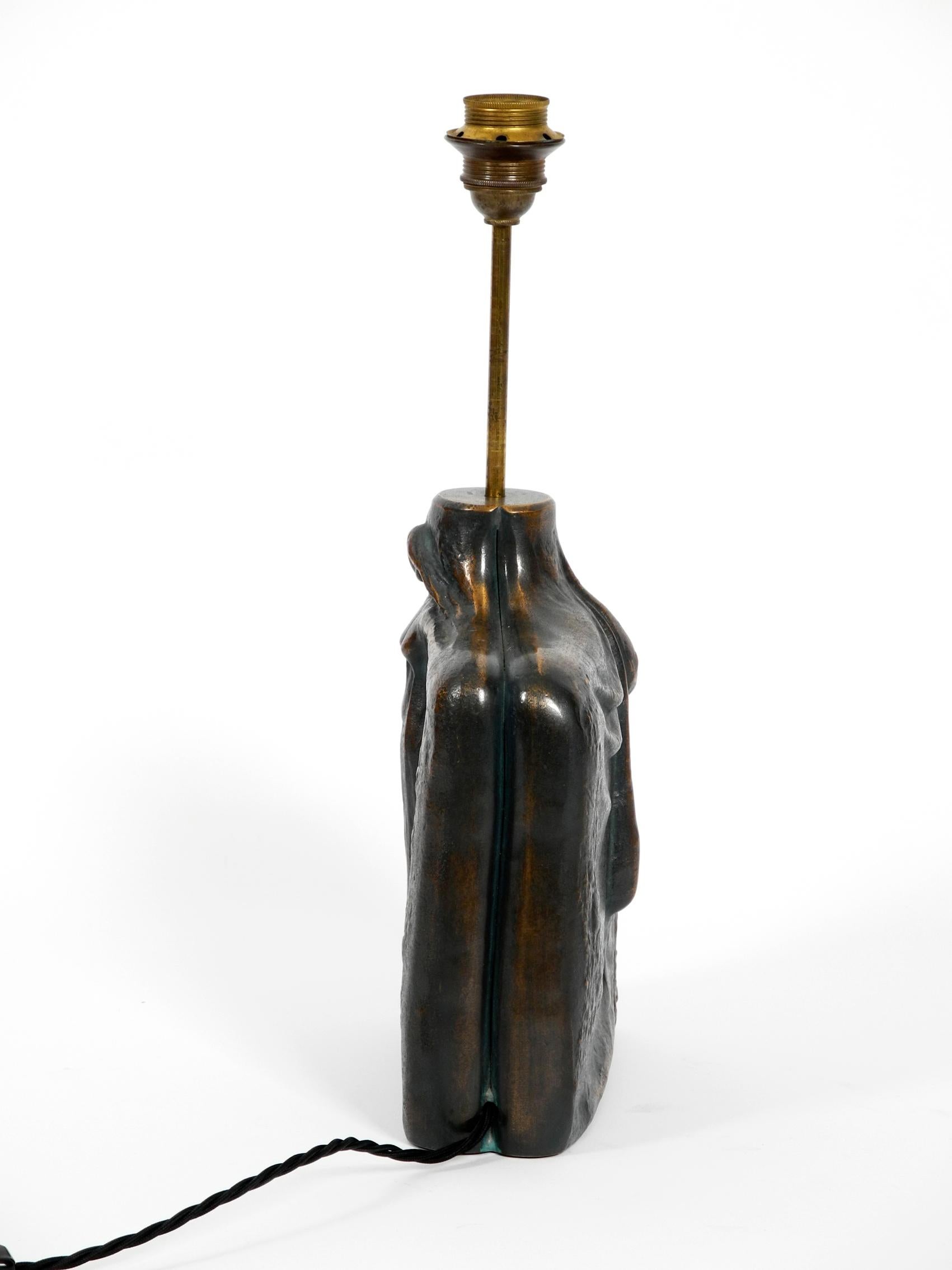 Very elegant table lamp from the 1960s made of heavy bronze with a female figure For Sale 3