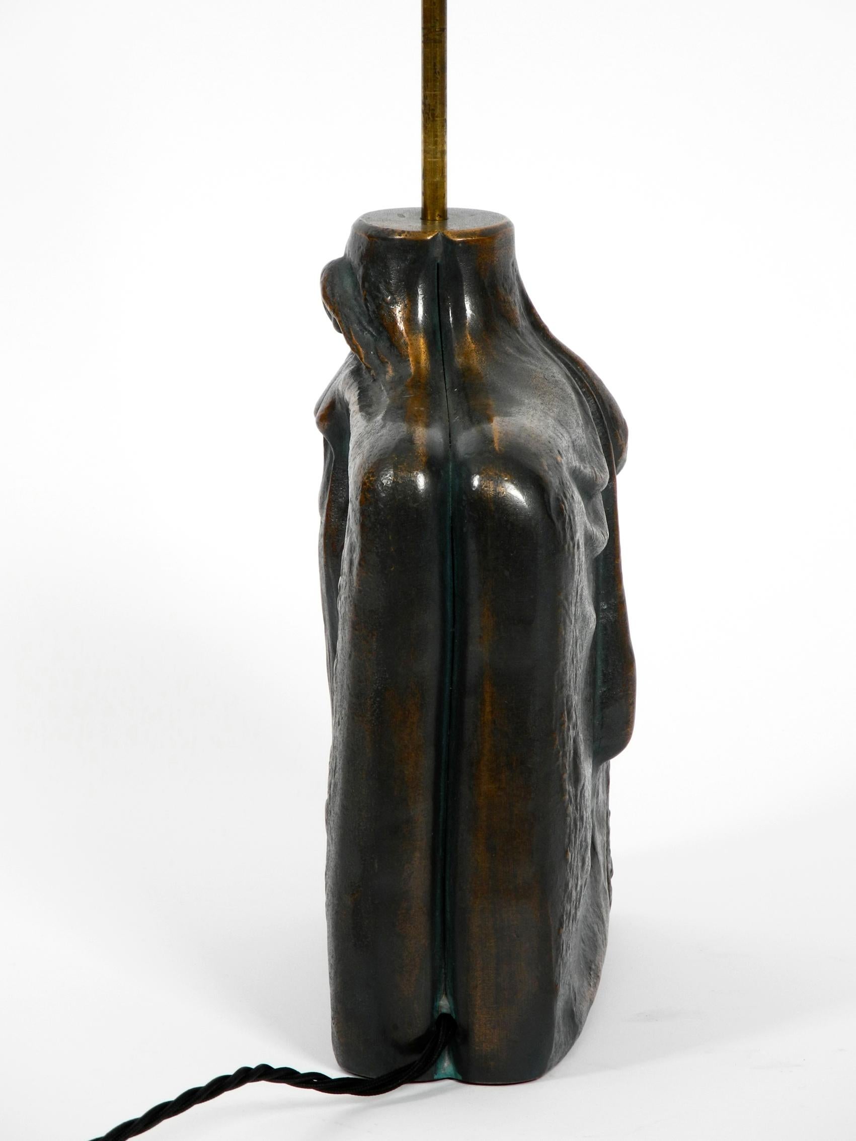 Very elegant table lamp from the 1960s made of heavy bronze with a female figure For Sale 5