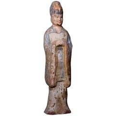 Elegantissimo dignitario della dinastia Tang in terracotta arancione, Cina "618-907 d.C.