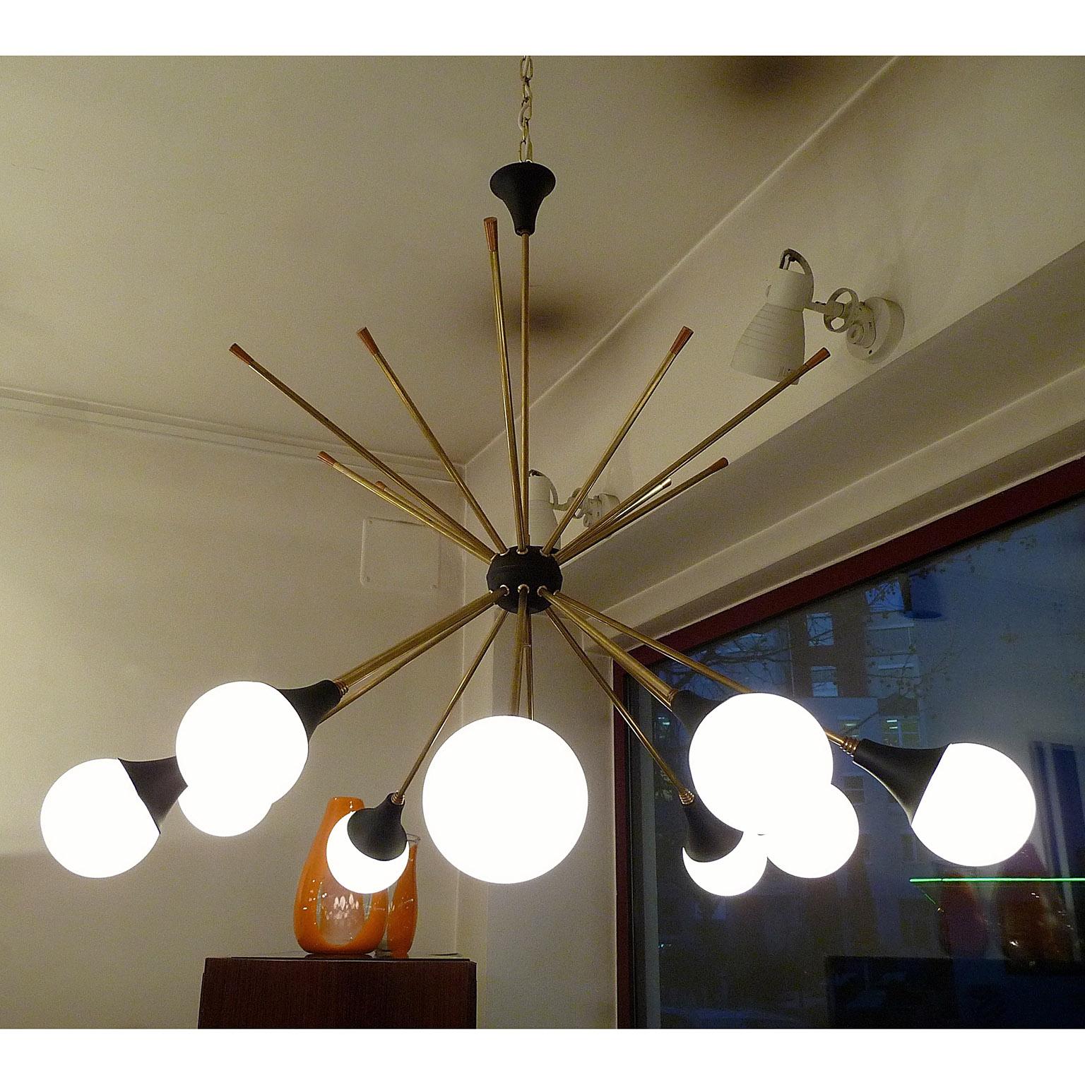 Very Elegant Ten-Light Italian Chandelier in the Style of Stilnovo In New Condition For Sale In Bochum, NRW