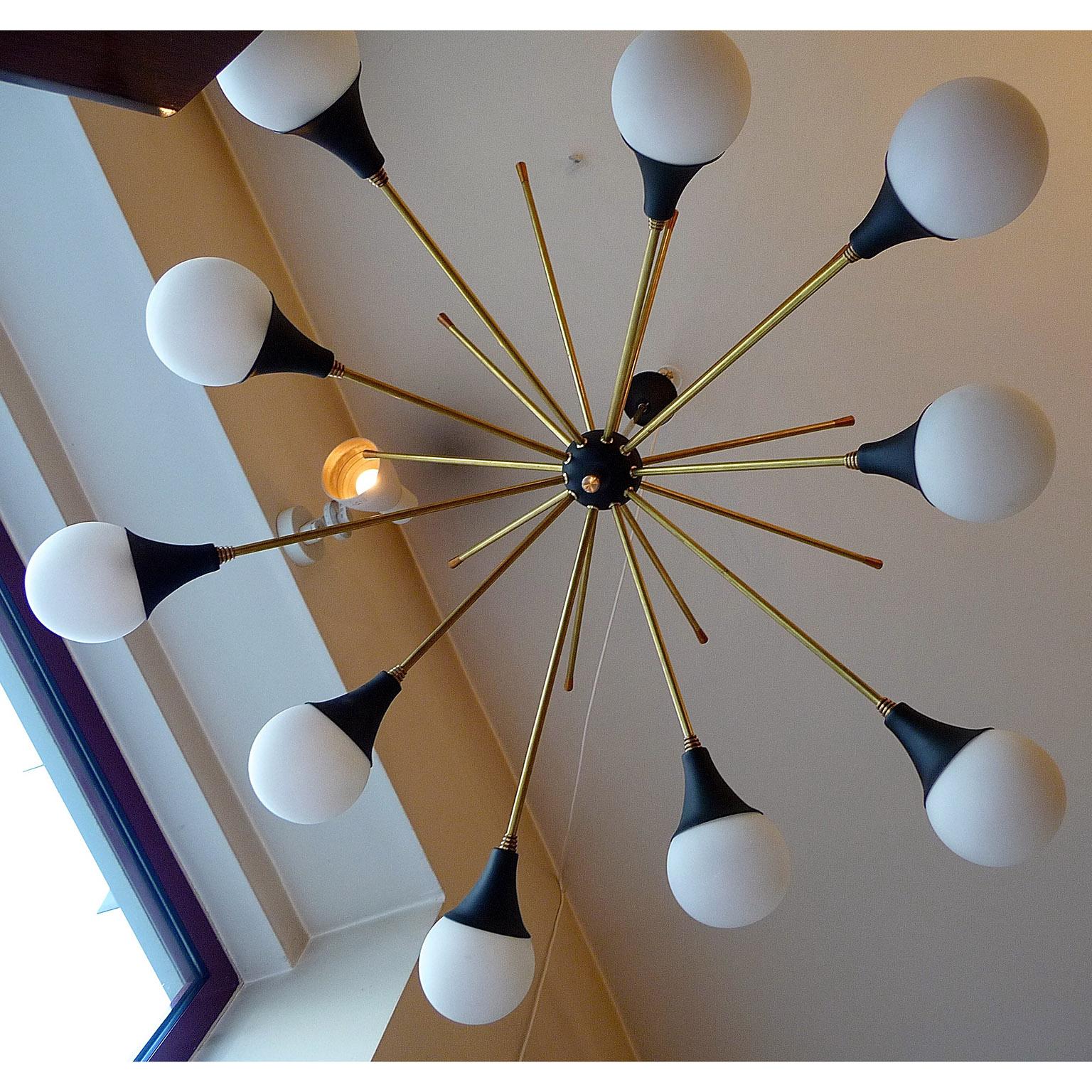 Contemporary Very Elegant Ten-Light Italian Chandelier in the Style of Stilnovo For Sale