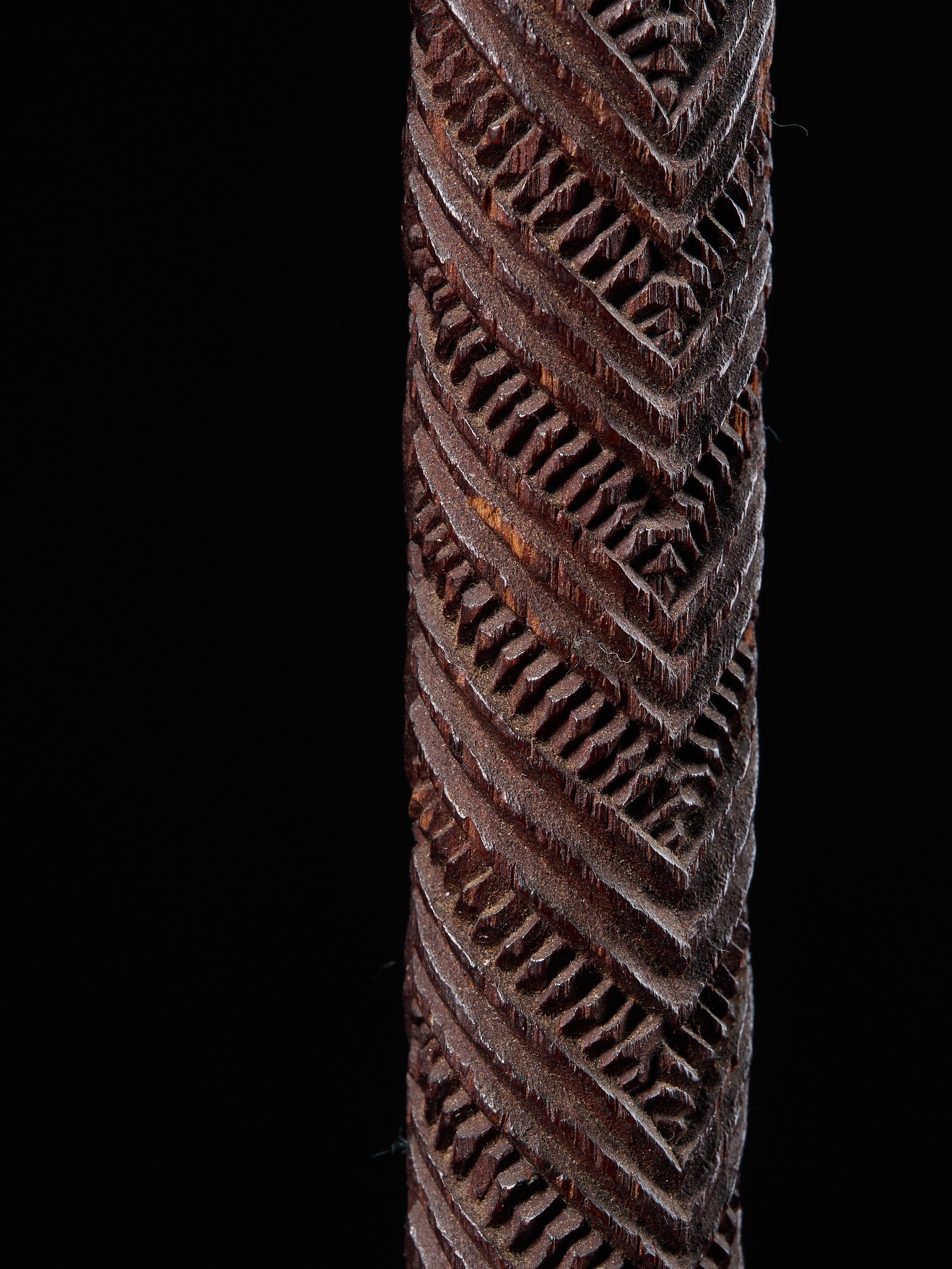 Very Elegant Tokotoko, Carved Maori Walking or Orators Stick 5