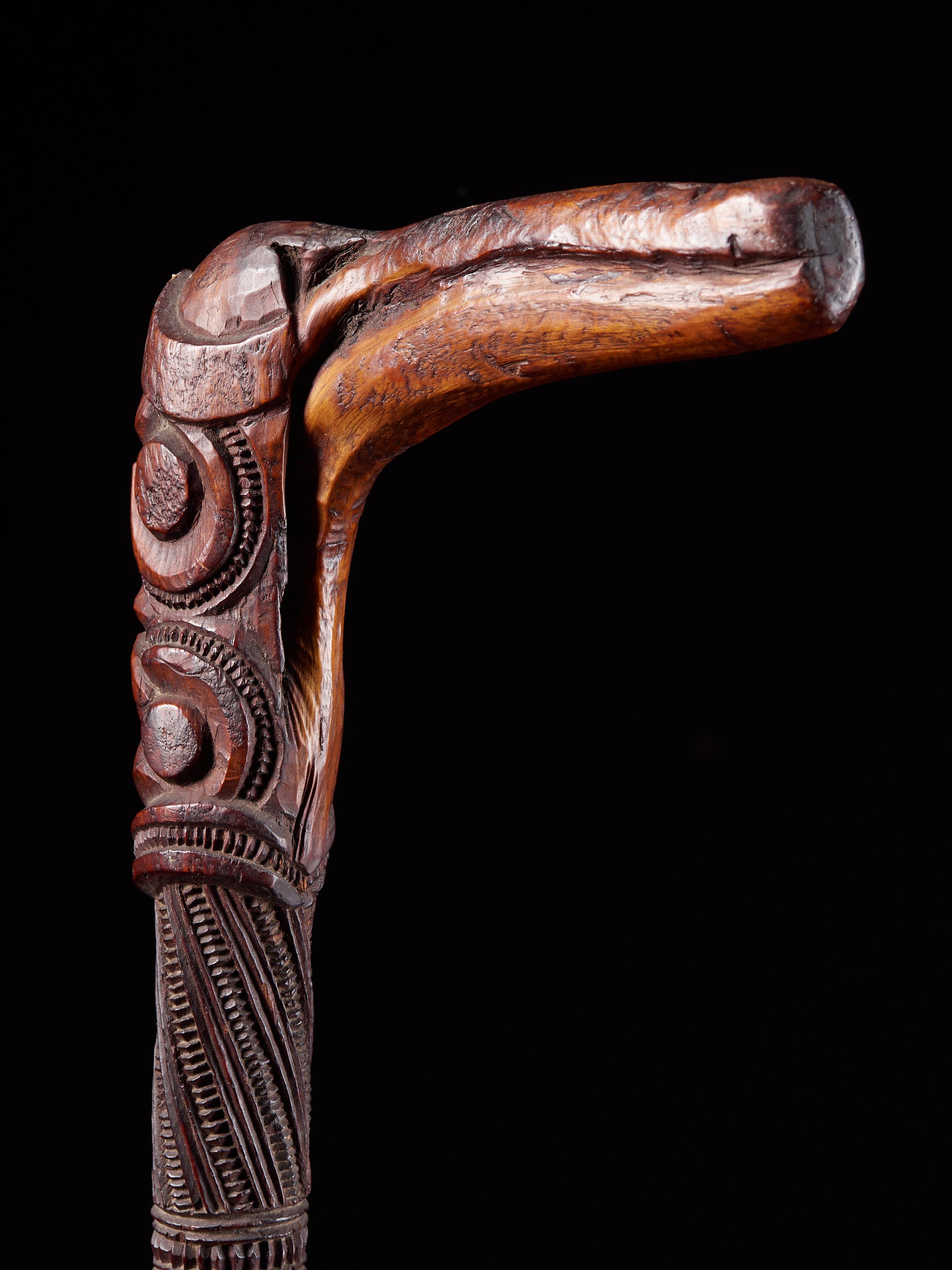 Very Elegant Tokotoko, Carved Maori Walking or Orators Stick In Good Condition In Leuven , BE