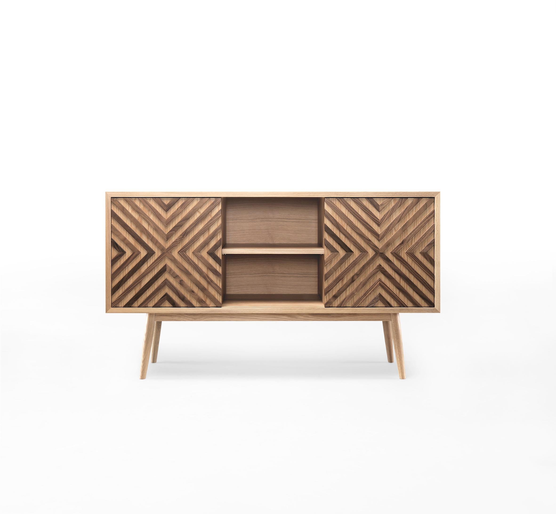 Very elegant sideboard all in solid wood piece.
The details in the doors are in oak and walnut.
Two cupboards, two drawers and on open space with adjustable shelves.
Packed in a plywood box.