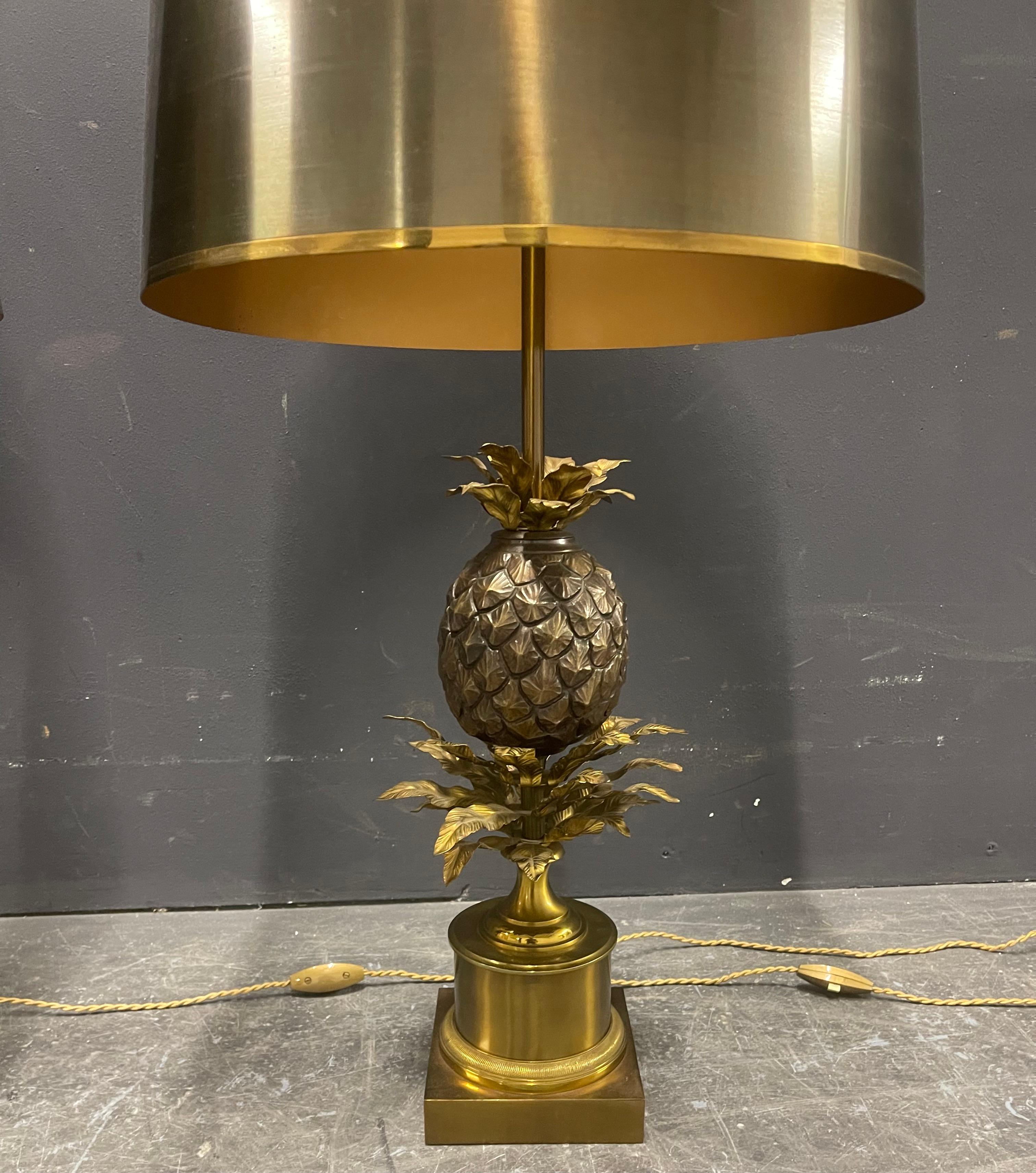 Hollywood Regency Very Exclusive, Iconic and Awesome Pair of Maison Charles Pineapple Lamps For Sale