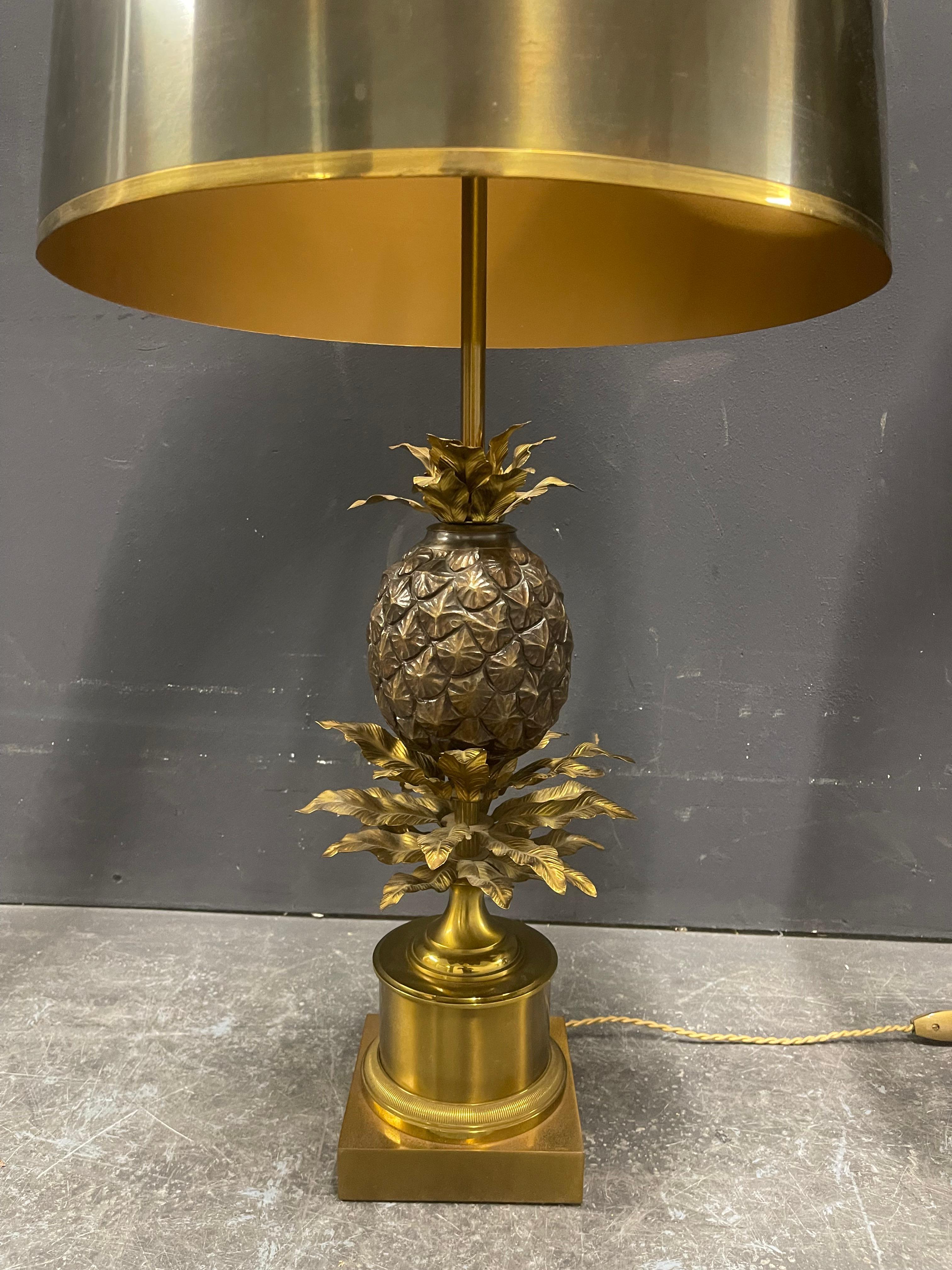 Doré paire de lampes ananas maison charles très exclusive, iconique et impressionnante en vente