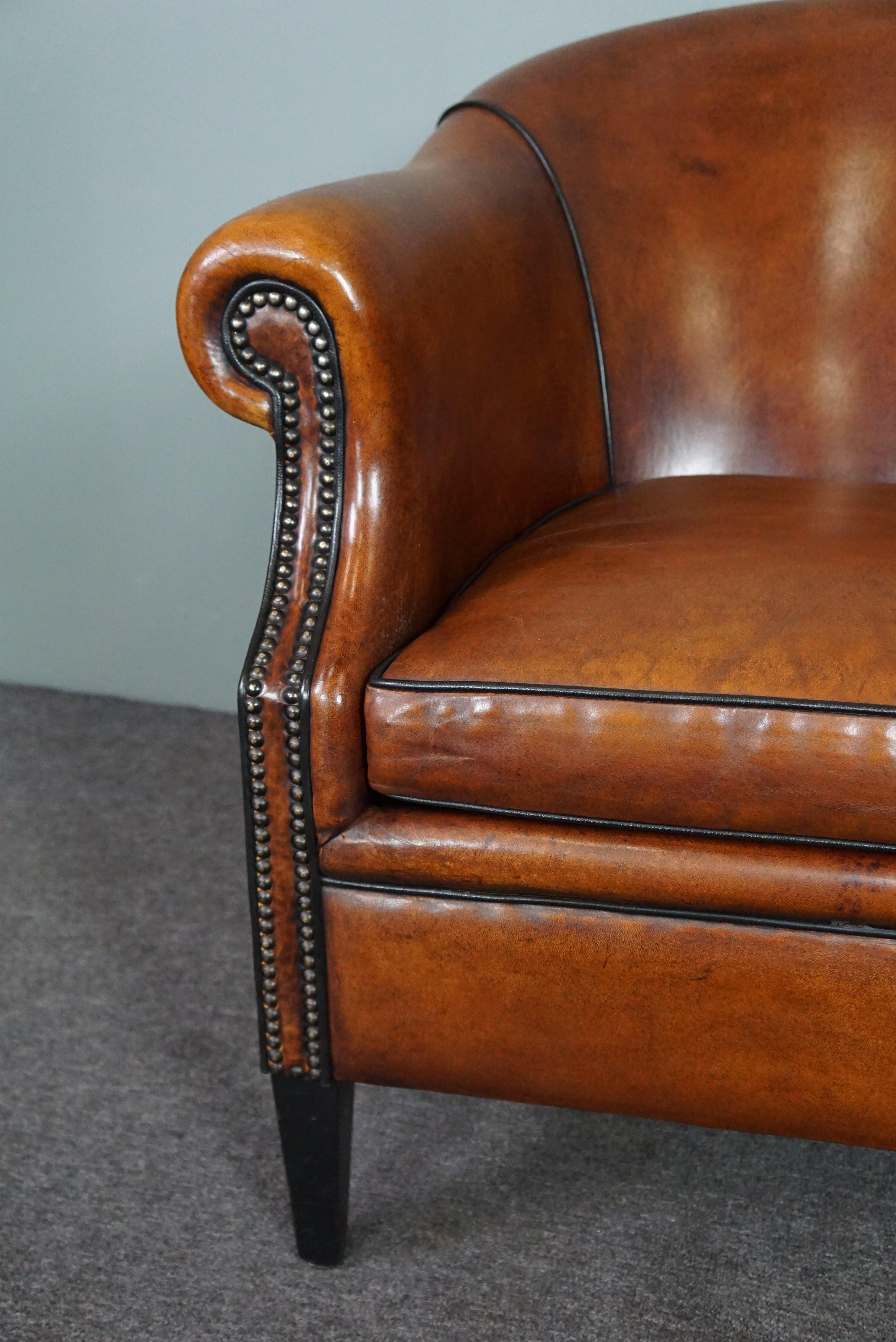 Very expressive sheep leather club chair with black piping In Good Condition For Sale In Harderwijk, NL