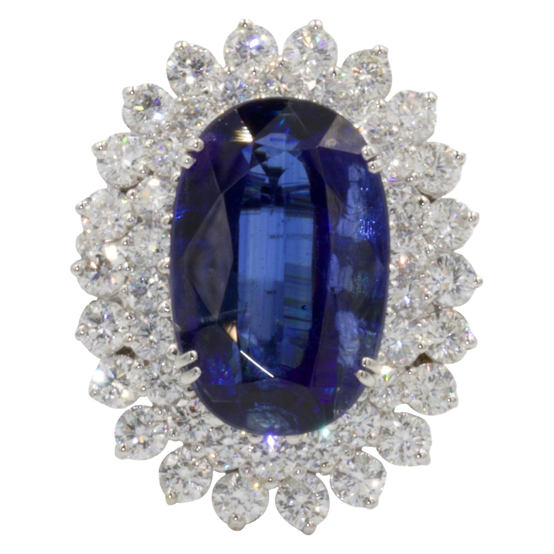 Very Fine 10.64 Carat Kyanite with Diamonds 18 Karat