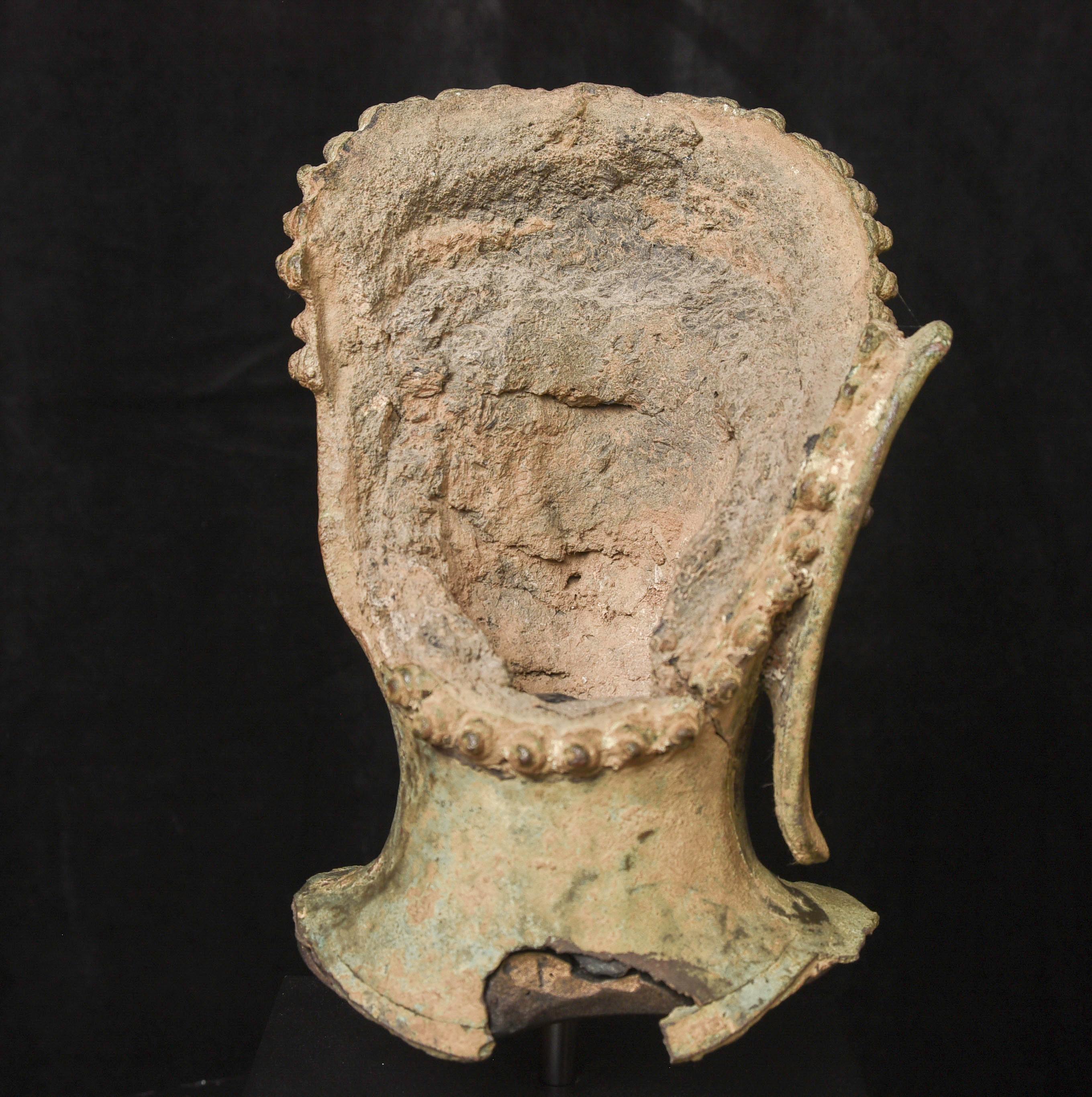 Thaïlandais Très belle tête de Bouddha Sukhothai classique du 14e siècle - Sourire spécial 9730 en vente