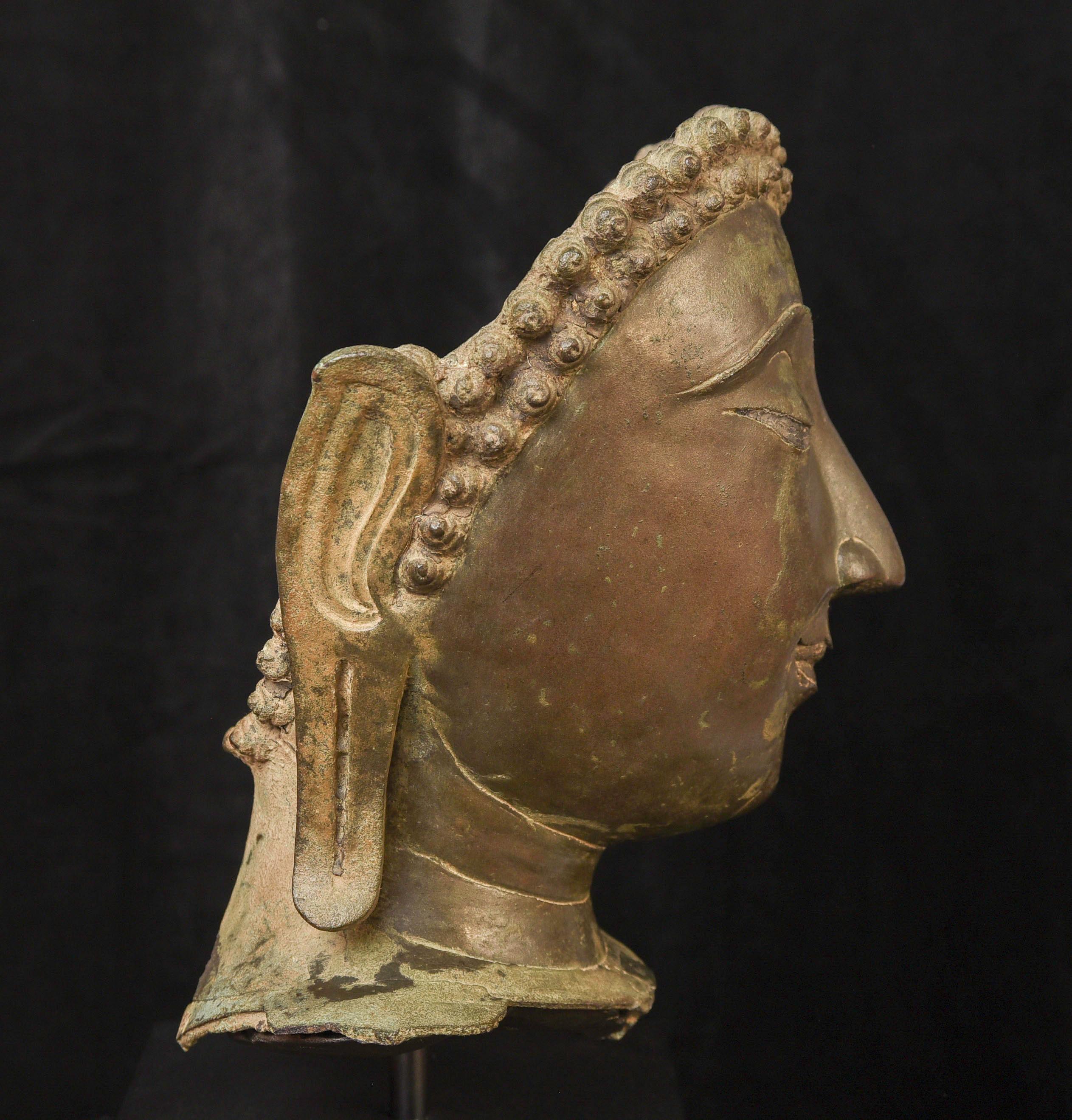 Moulage Très belle tête de Bouddha Sukhothai classique du 14e siècle - Sourire spécial 9730 en vente