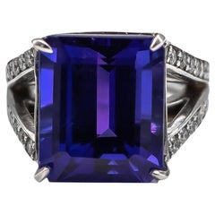 Très belle bague en tanzanite de 17,67 carats incrustée de diamants de 1,46 carat