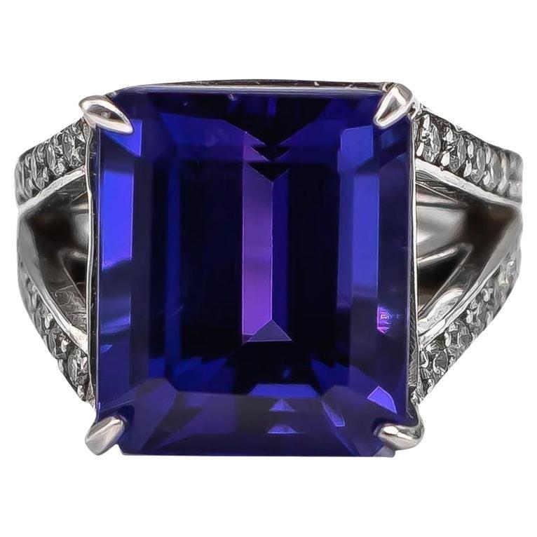 Very Fine 17.67 Carat Tanzanite Ring Encrusted with 1.46 Carat Diamonds For Sale