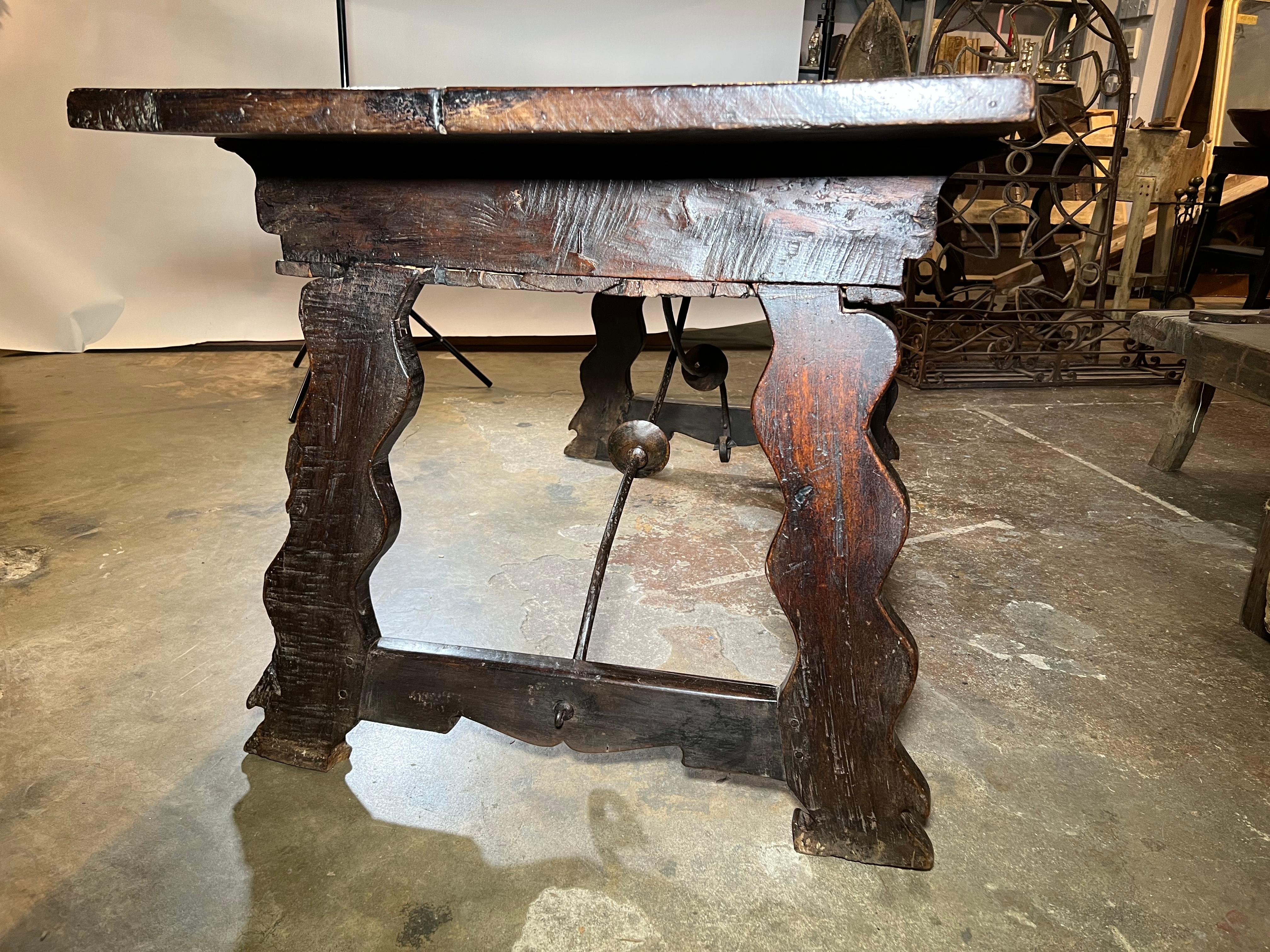 Very Fine 17th Century Spanish Desk For Sale 1