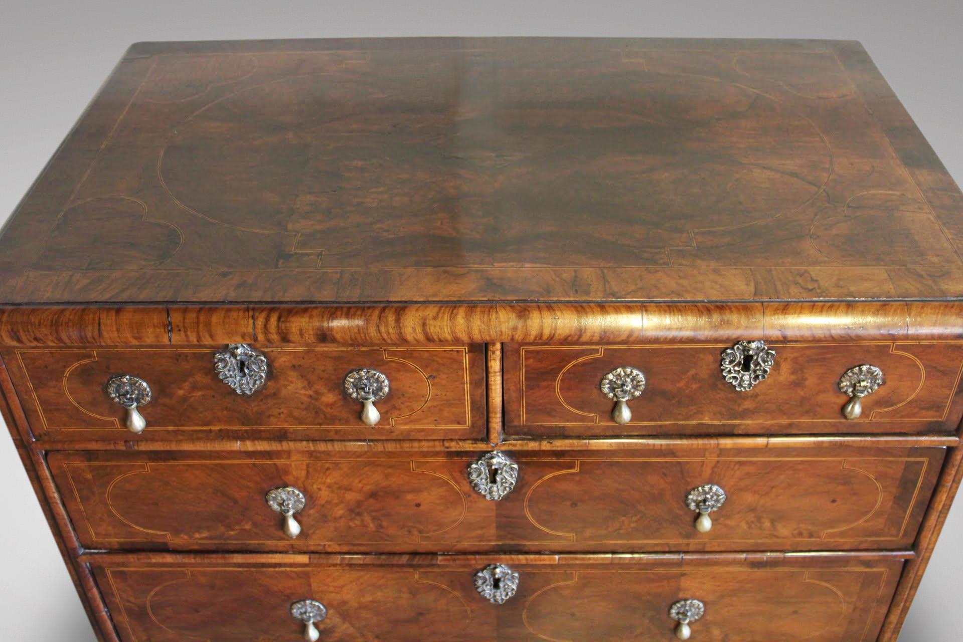 Inlay Very Fine 18th Century Queen Anne Period Walnut Chest of Drawers