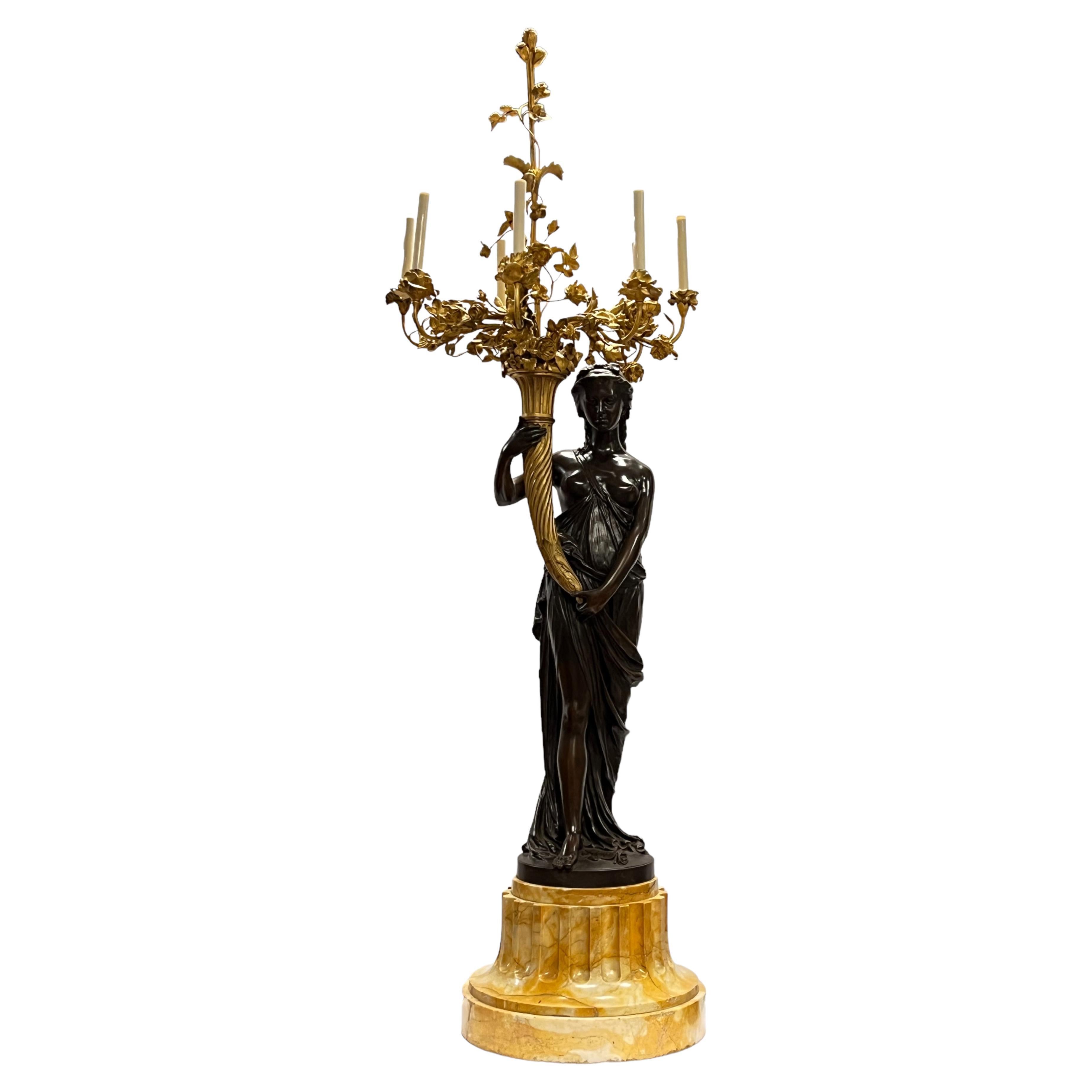 Fine torchère néoclassique française du 19ème siècle en bronze figuratif en vente