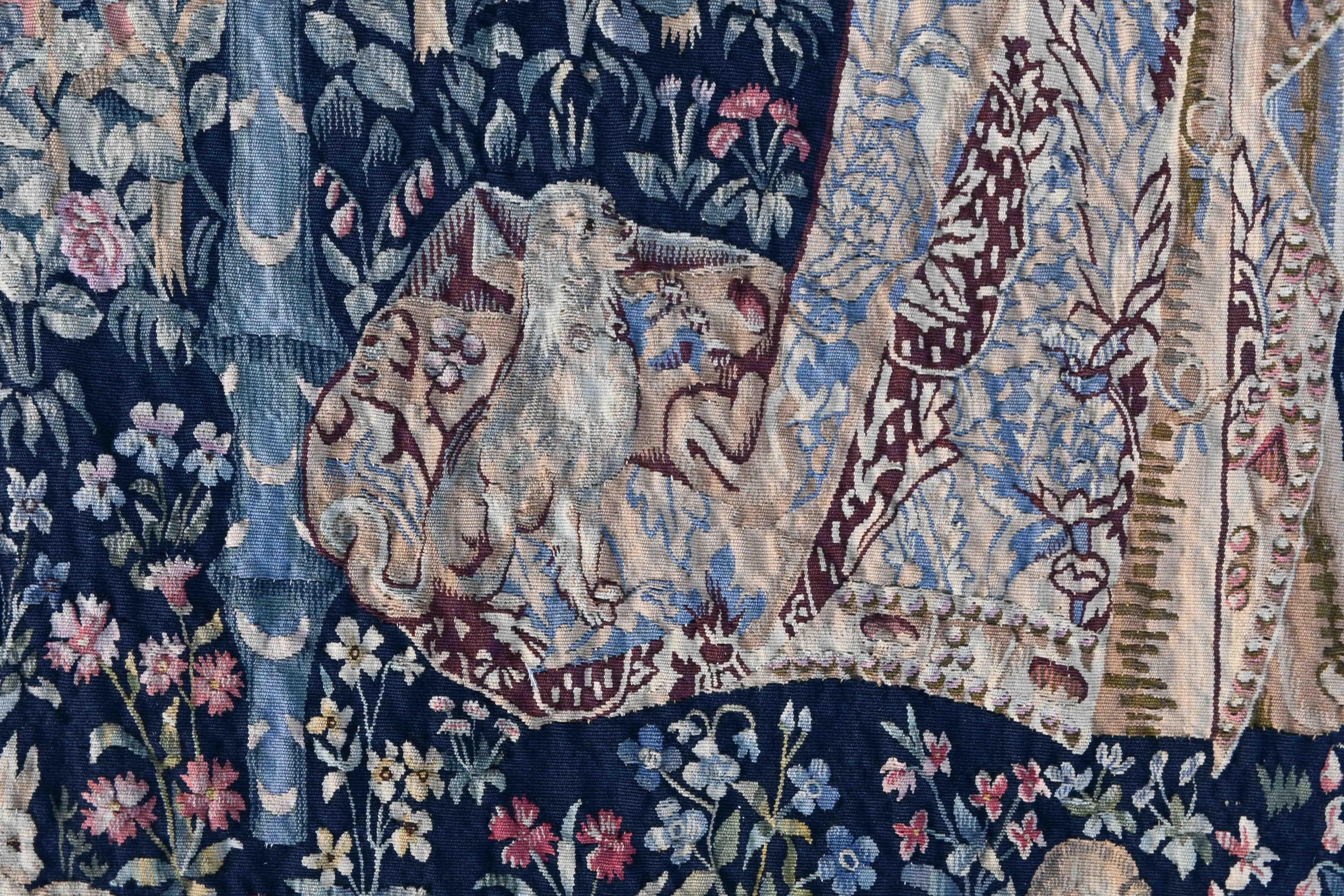Feiner französischer Aubusson-Wandteppich aus dem 19. Jahrhundert – Die Dame mit Einhorn  N° 1364 im Angebot 5