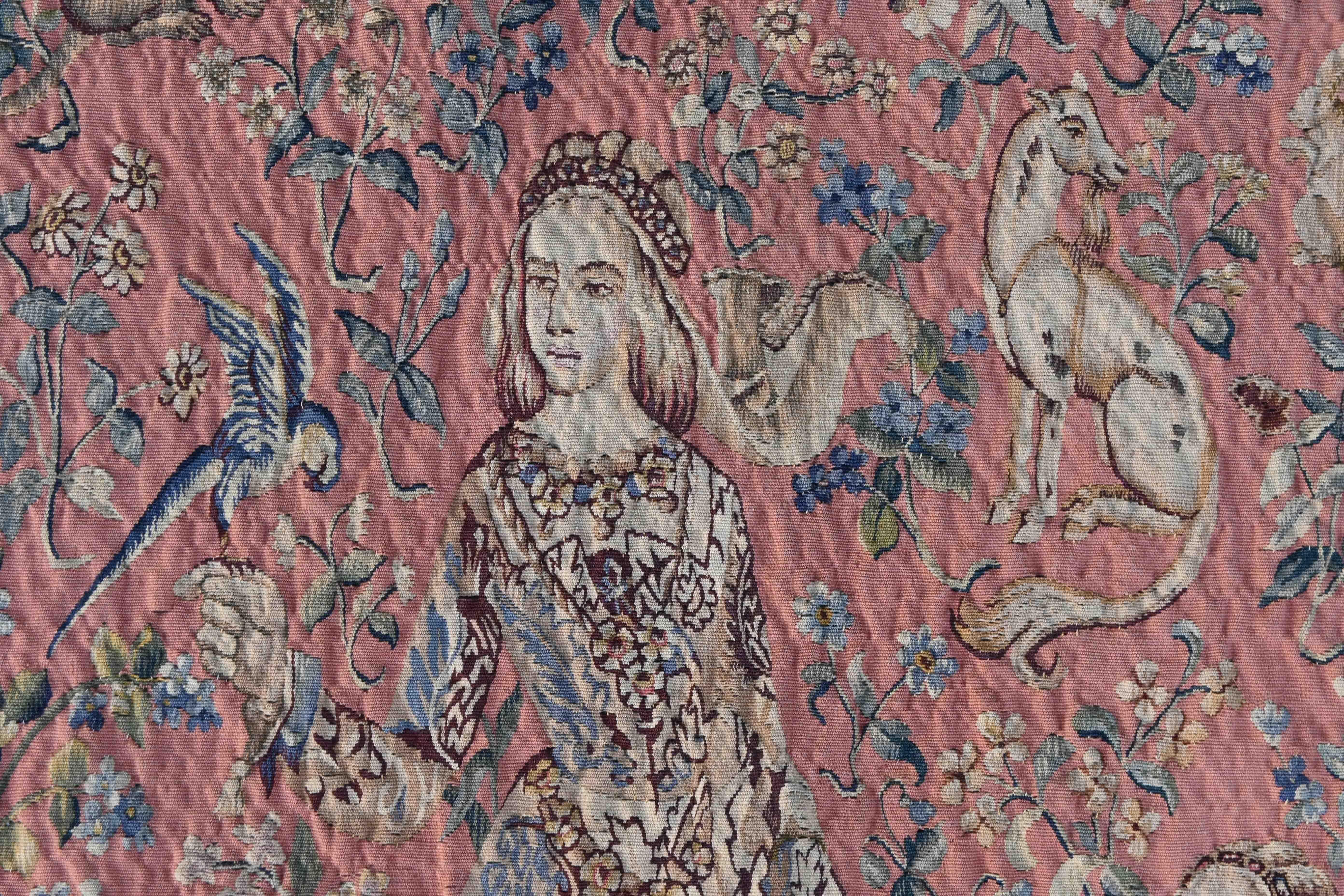 Feiner französischer Aubusson-Wandteppich aus dem 19. Jahrhundert – Die Dame mit Einhorn  N° 1364 im Angebot 6