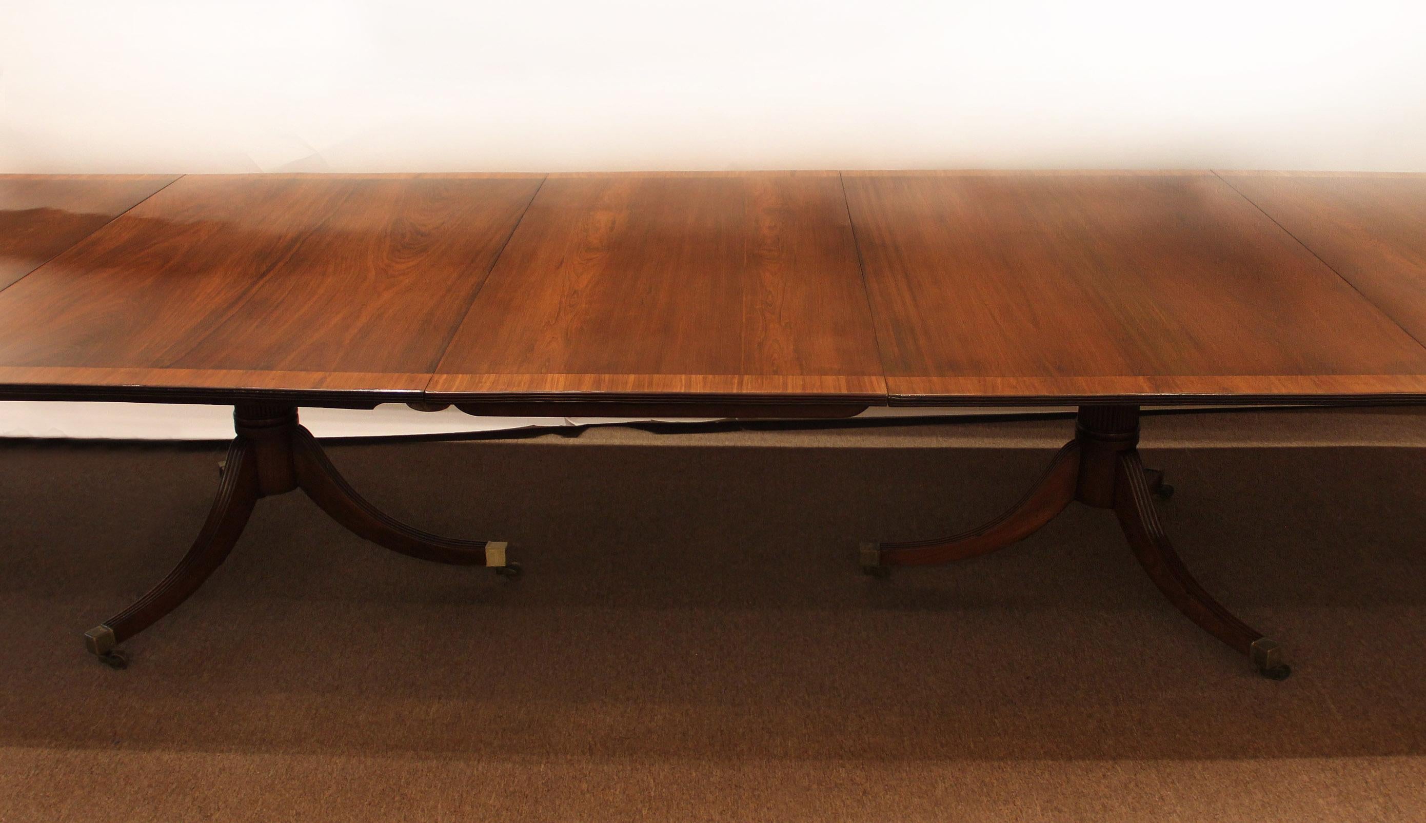 Very Fine 19th Century Regency Inlaid Mahogany Pedestal English Dining Table In Good Condition For Sale In New York, NY