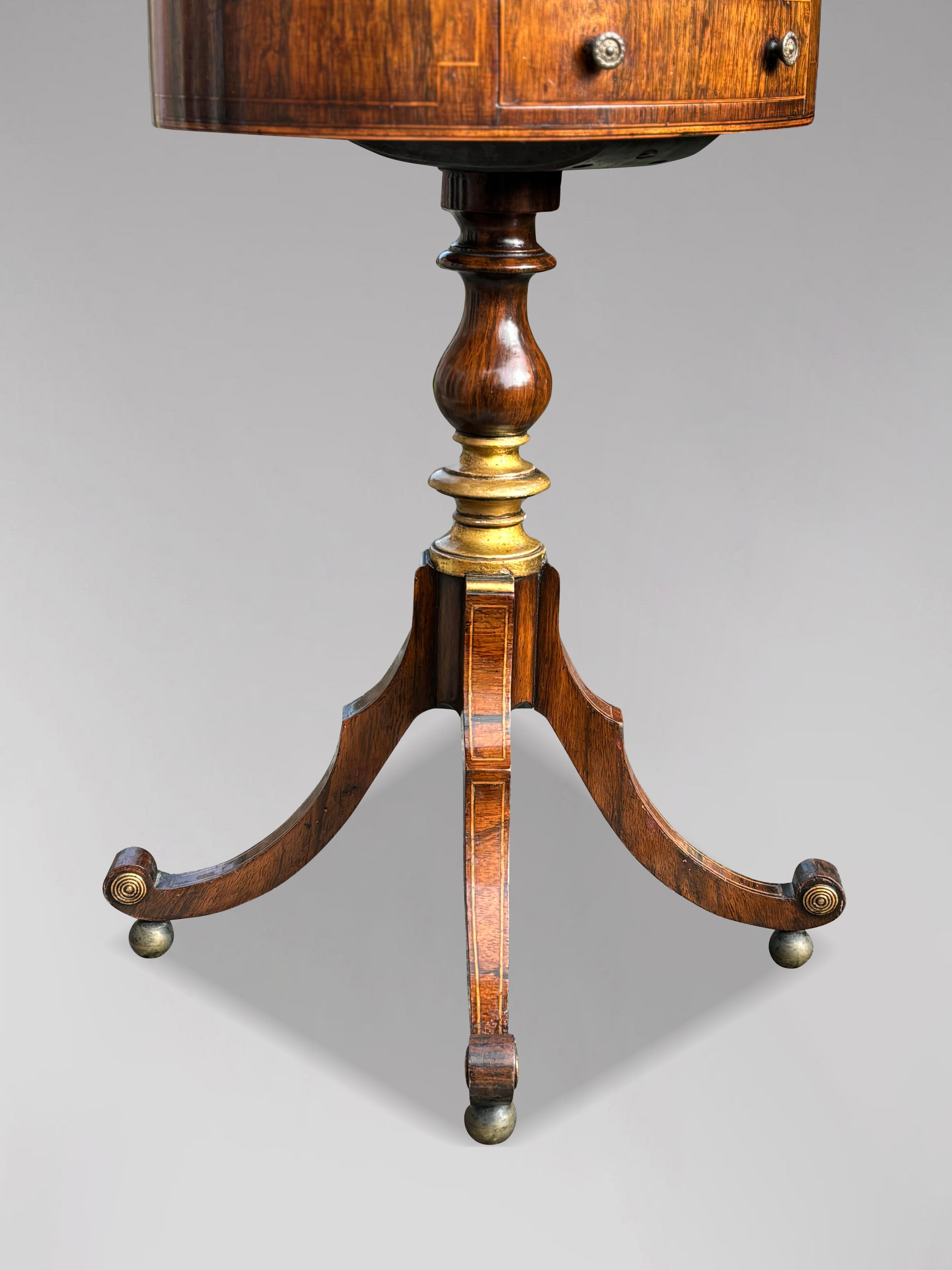 Sehr feiner Rosenholz- und Intarsien-Drehtisch aus der Regency-Zeit des 19. im Angebot 11