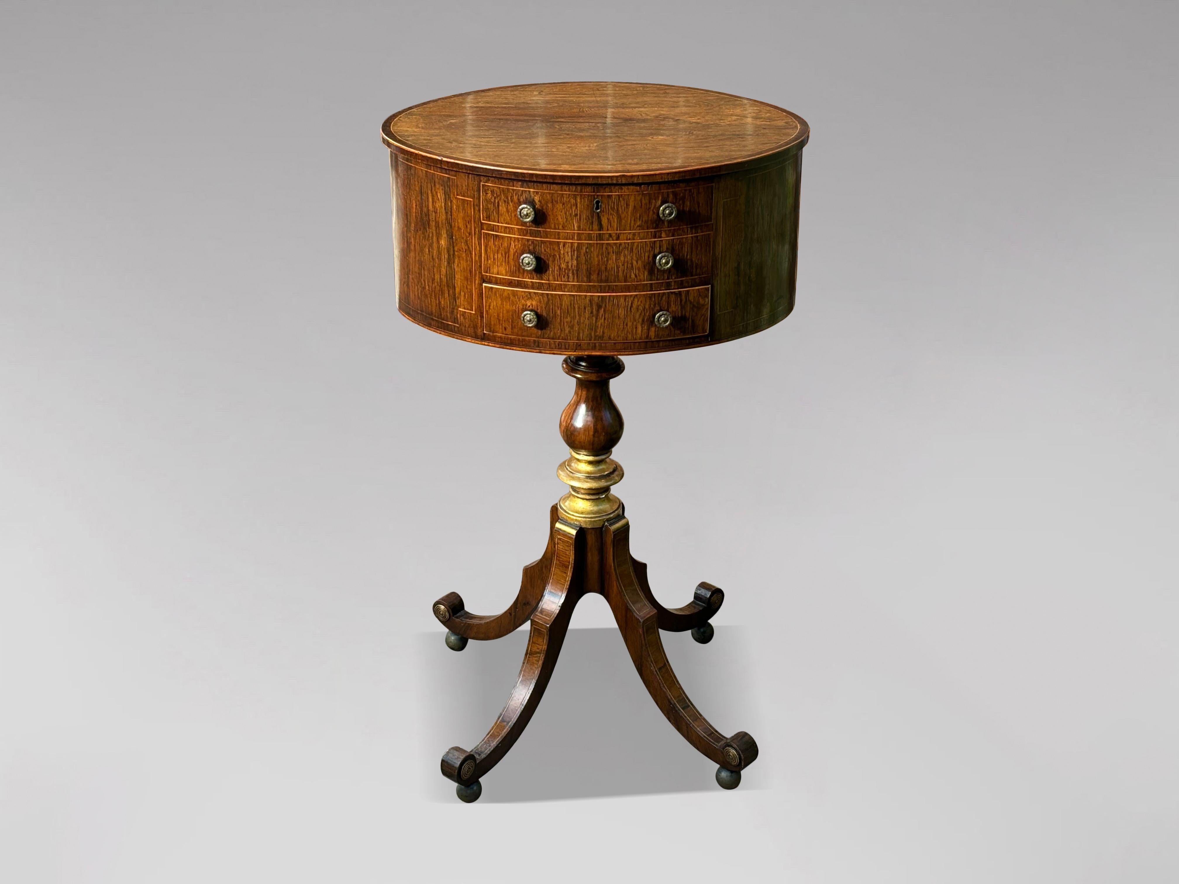 Frühes 19. Jahrhundert Regency Periode Palisander und Satinholz Inlay Occasional Tisch

Dieser exquisite Beistelltisch aus der Regency-Periode des frühen 19. Jahrhunderts zeigt die Eleganz und Handwerkskunst, die für diese Zeit charakteristisch