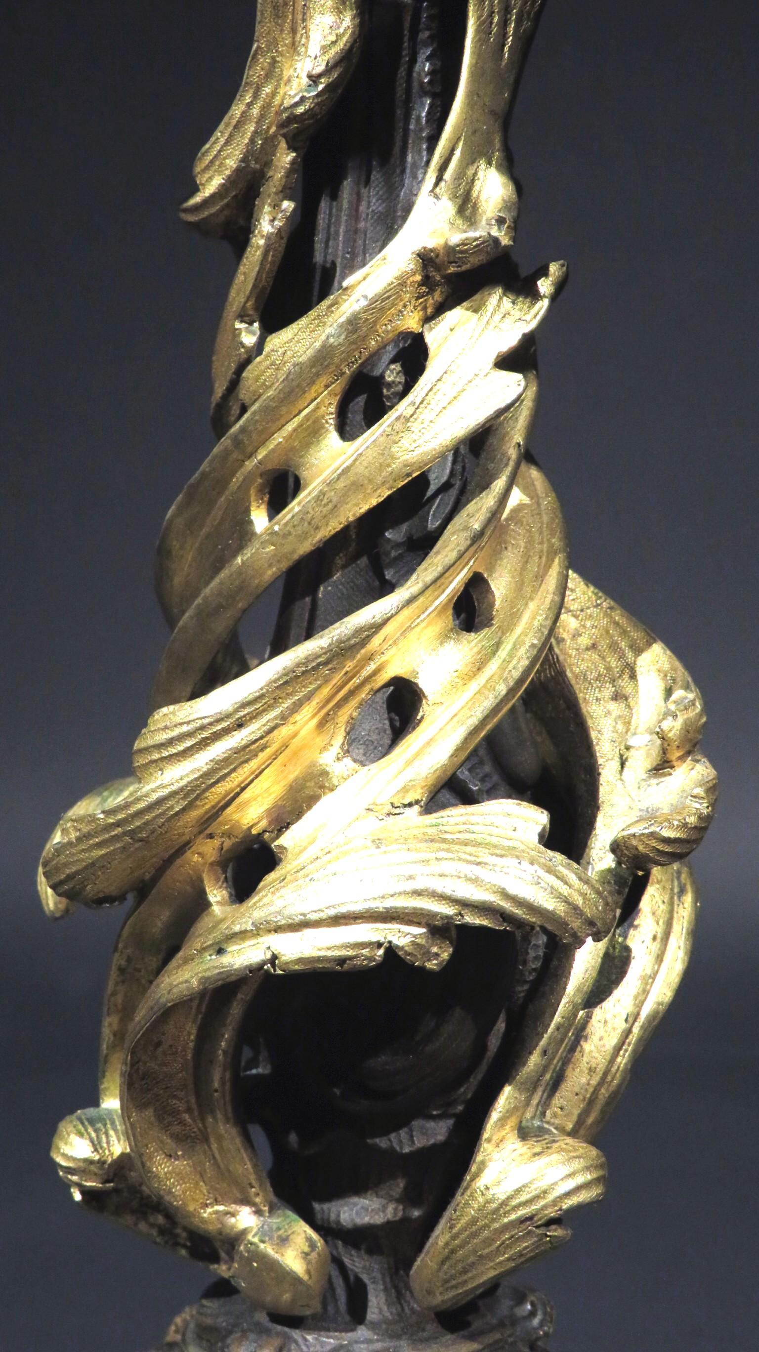 Feiner Rokoko-Kandelaber aus vergoldeter Bronze aus dem 19. Jahrhundert, Frankreich, um 1870 (Gegossen) im Angebot