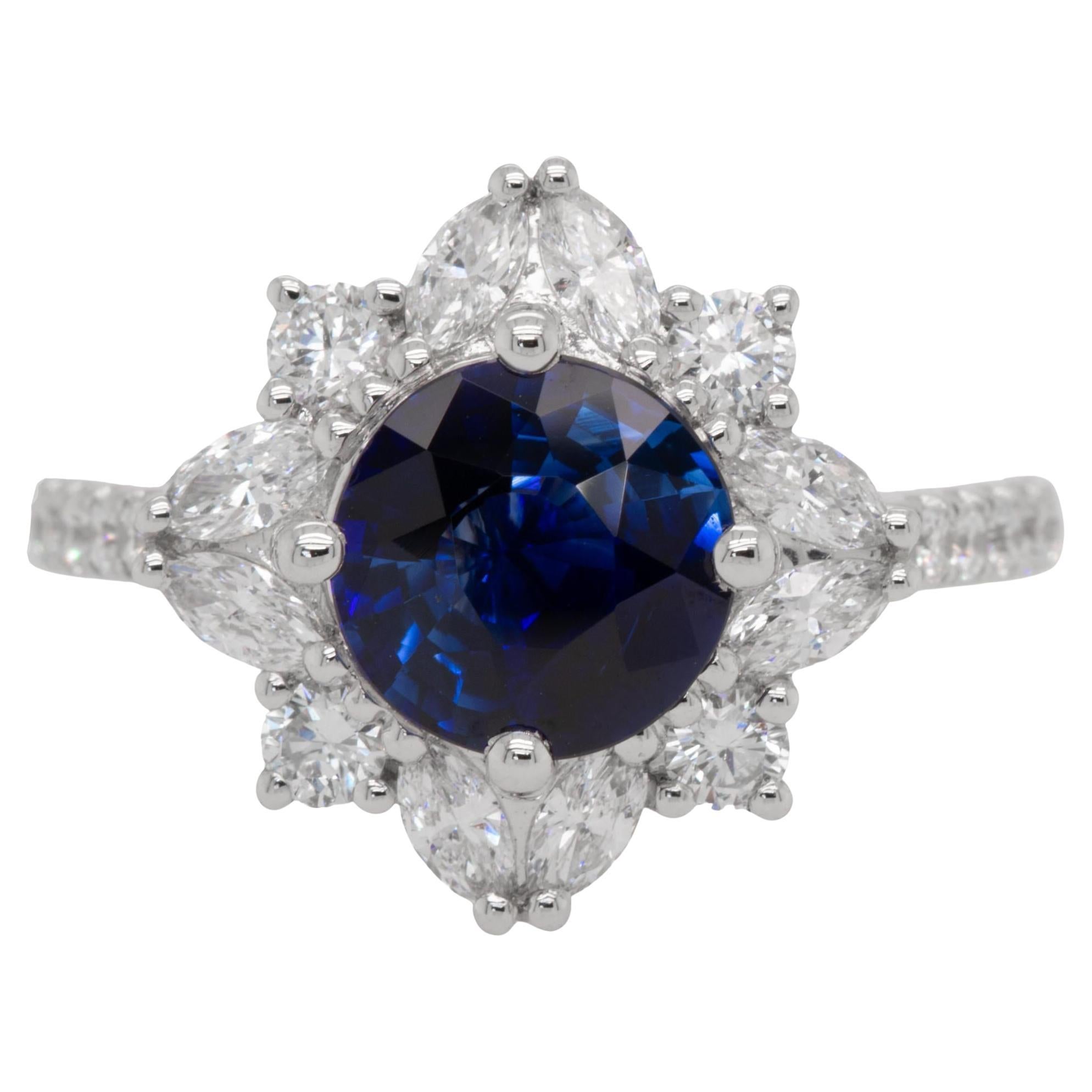 Very Fine 2 Carat Burma Sapphire Ring Set with Daimonds 18k Gold For Sale
