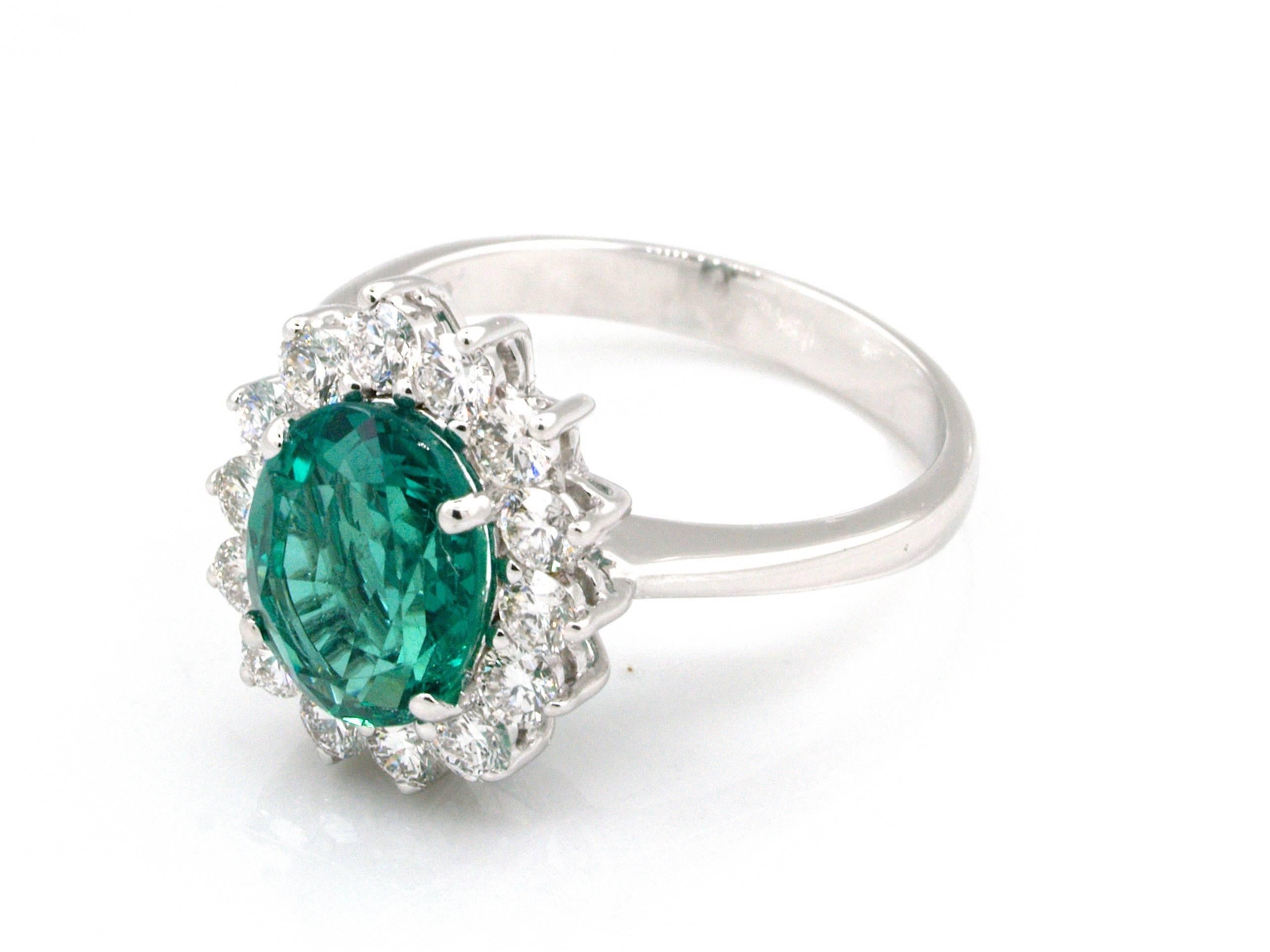 Very Fine 2.75 Carat Certified Emerald and Diamonds Ring 18 Karat Gold In New Condition For Sale In Grenoble, FR