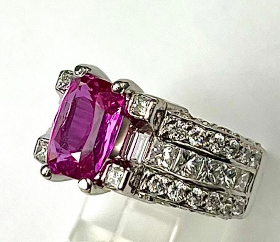 Very Fine 2.88Ct Cushion Cut Natural Pink Sapphire Ring  For Sale 1