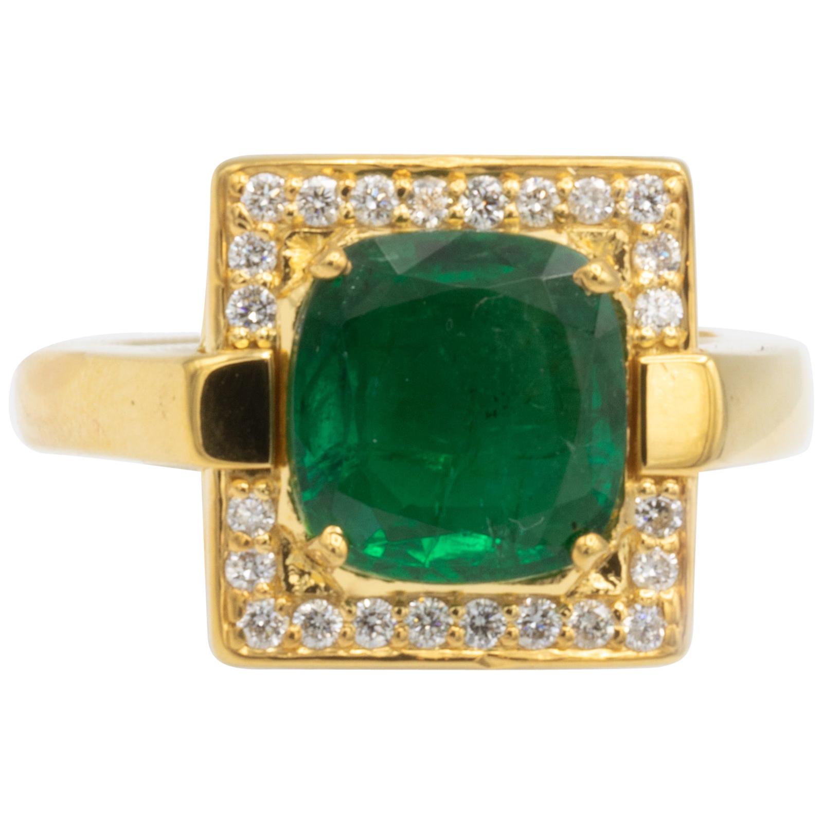 Very Fine 2.91 Carat Emerald & .24 Carat Diamond Ring 18 Karat Yellow Gold