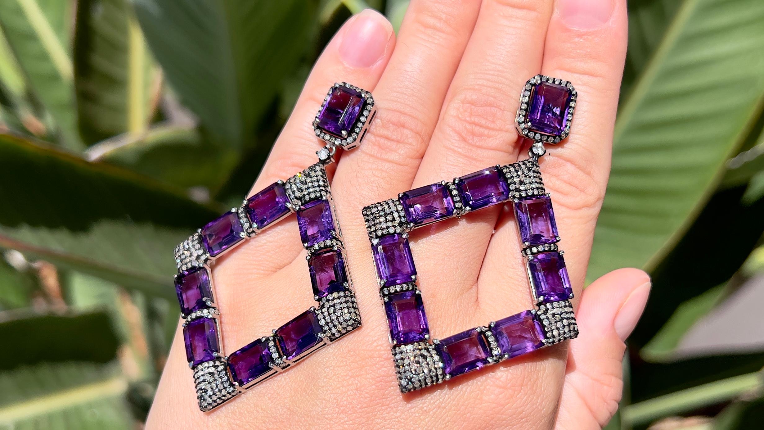 Very Fine Amethyst: 36 Carats
Diamonds: 3.60 Carats
18K Gold & Silver
Dimensions: 70 x 45 mm