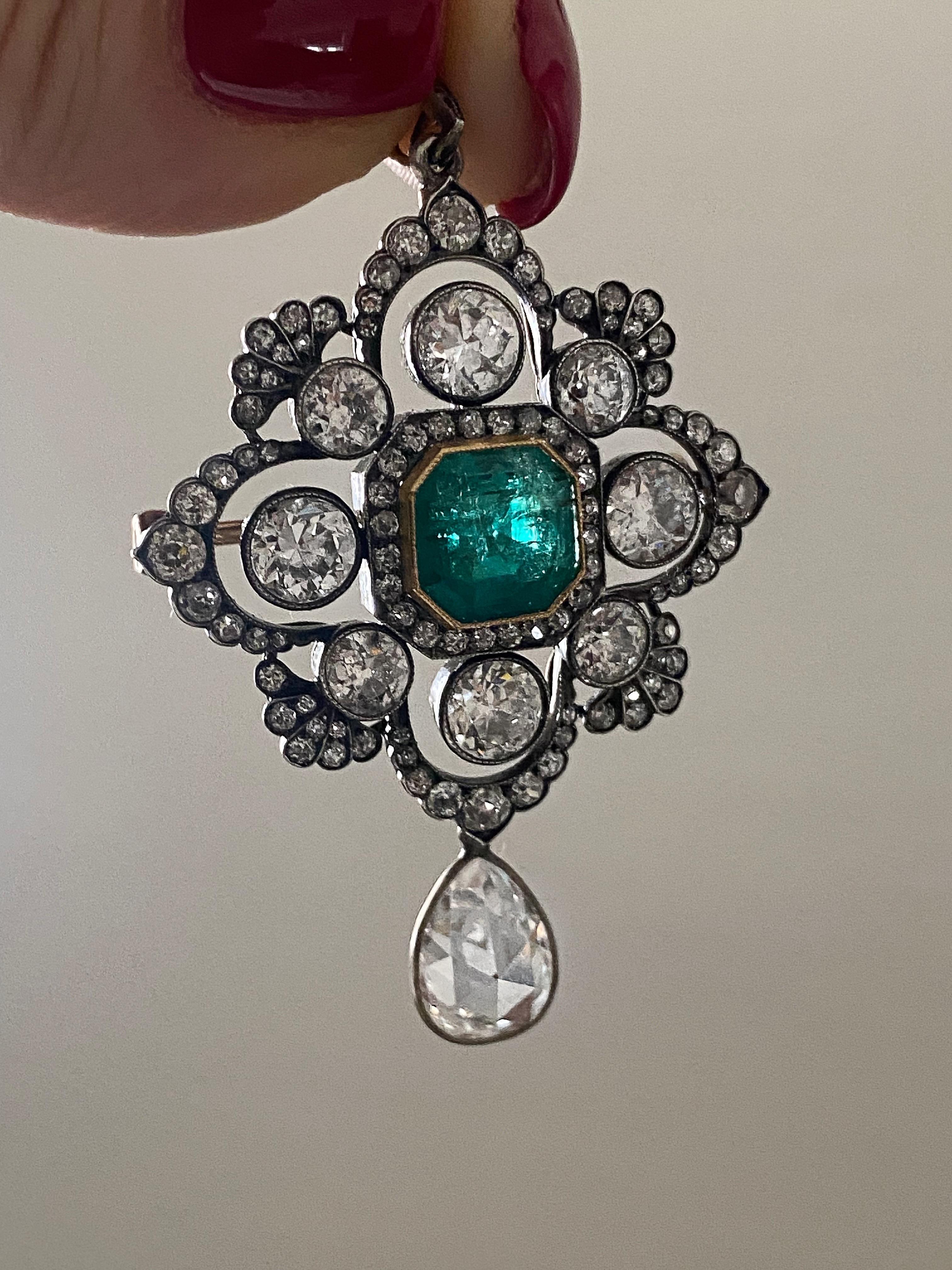  Victorian 4.26 Carat Colombian Emerald and 8.49 Carat Diamond Pendant Brooch In Excellent Condition For Sale In New York, NY