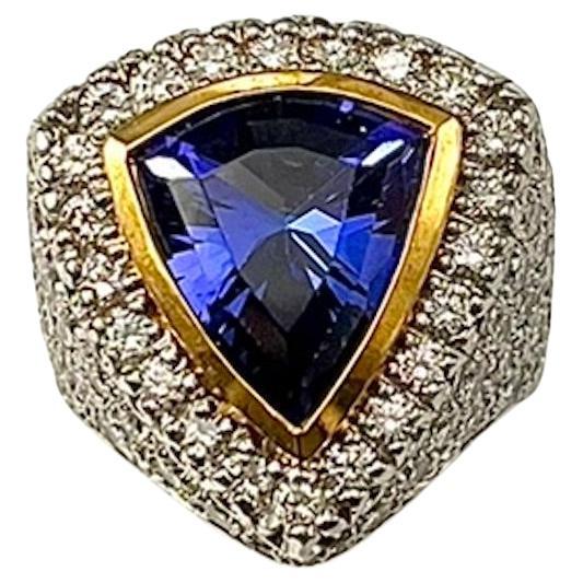 Très belle bague en tanzanite triangulaire de 5,08 carats