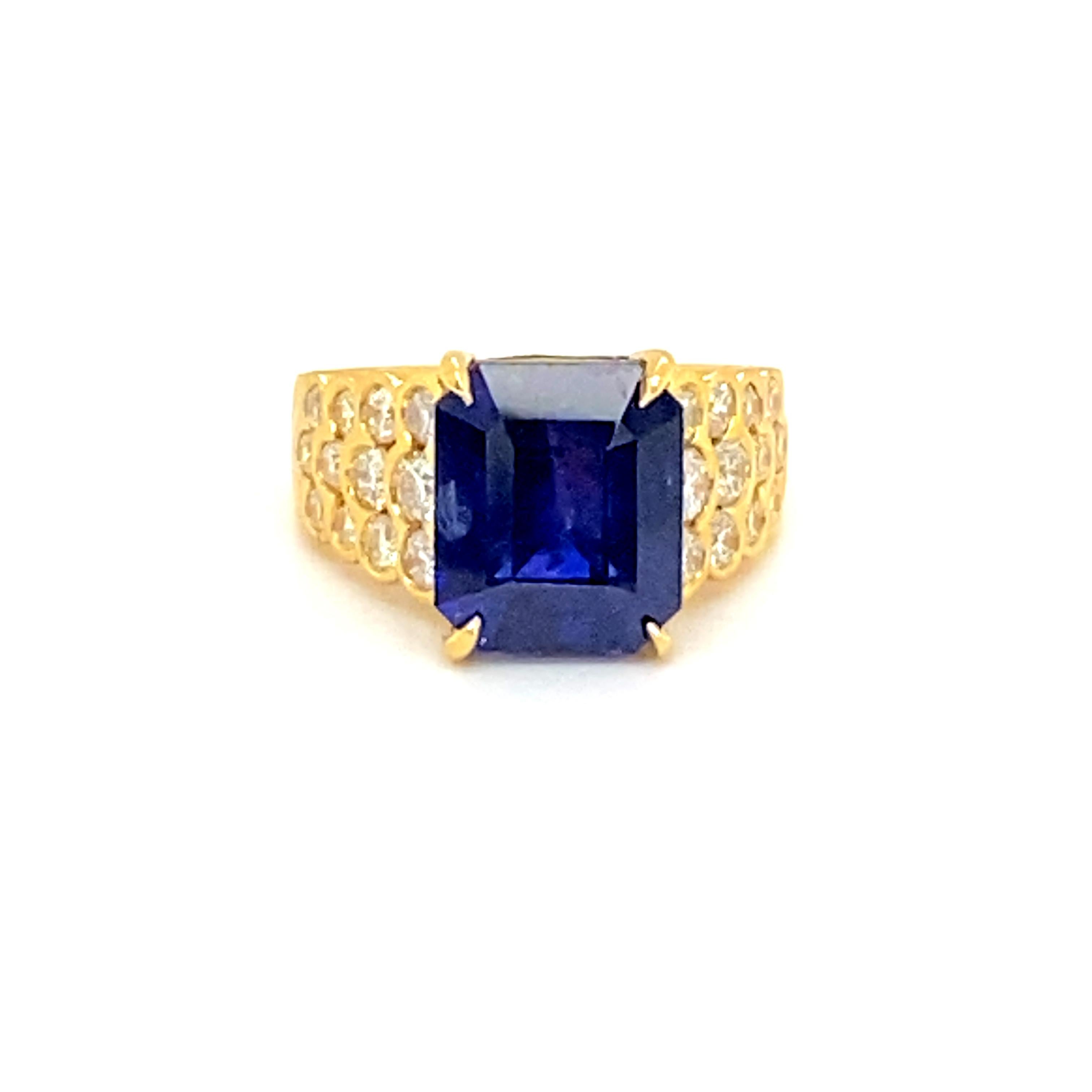 Ring mit feinem 7,07 Karat blauem Saphir und Diamant Damen