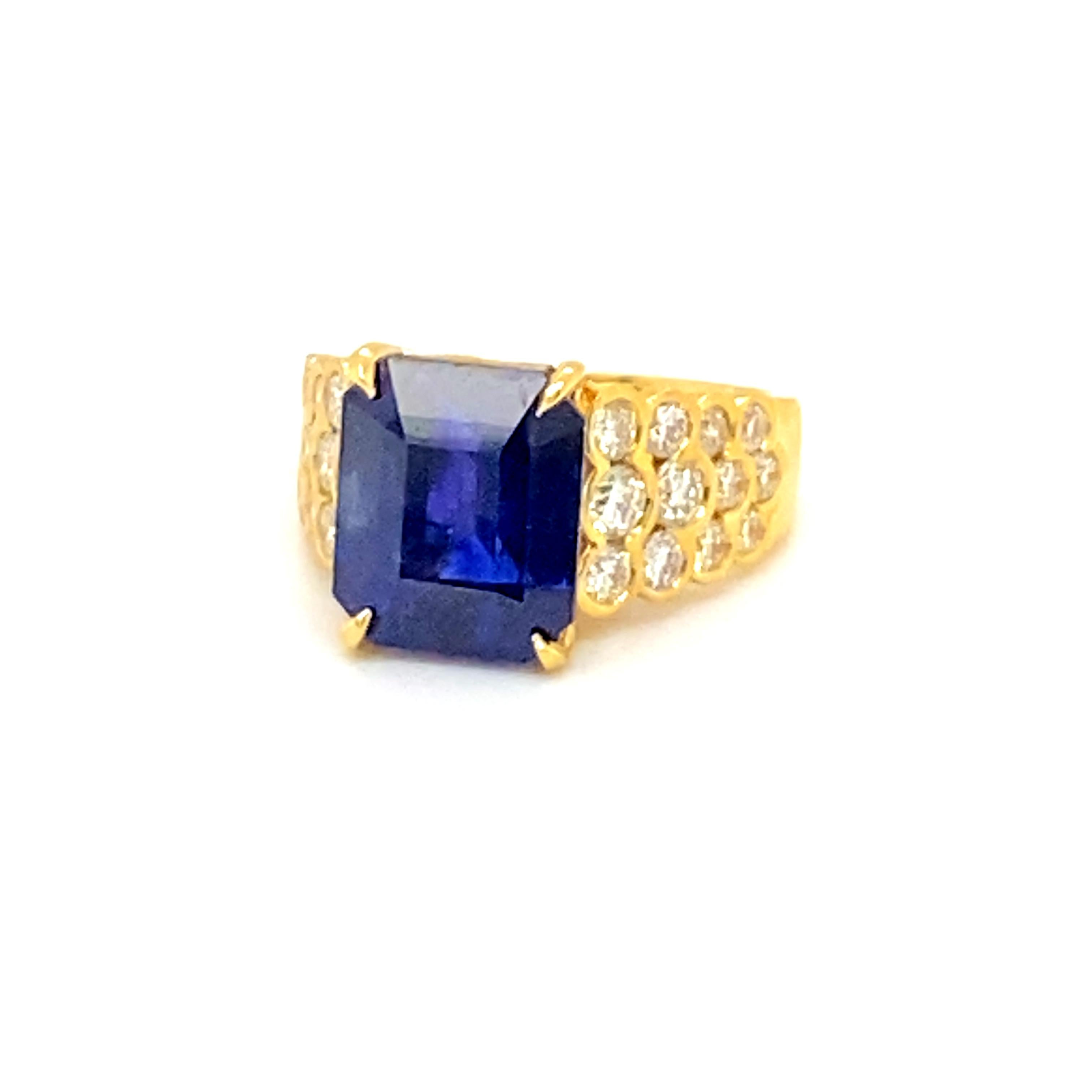 Ring mit feinem 7,07 Karat blauem Saphir und Diamant 1