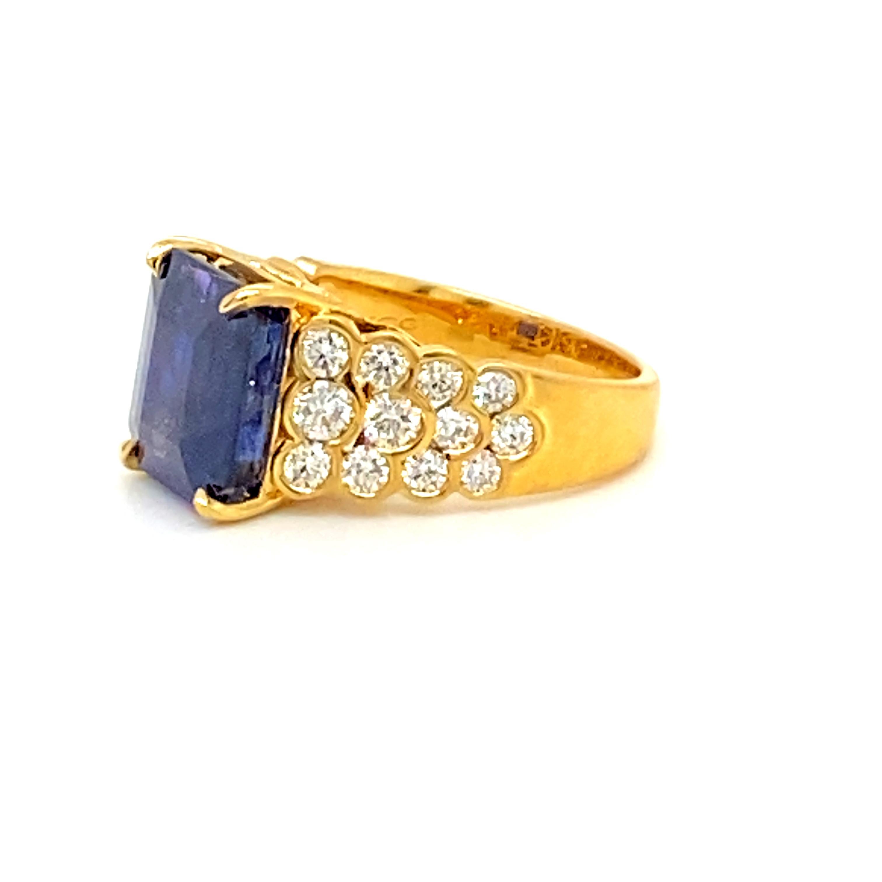 Ring mit feinem 7,07 Karat blauem Saphir und Diamant 3