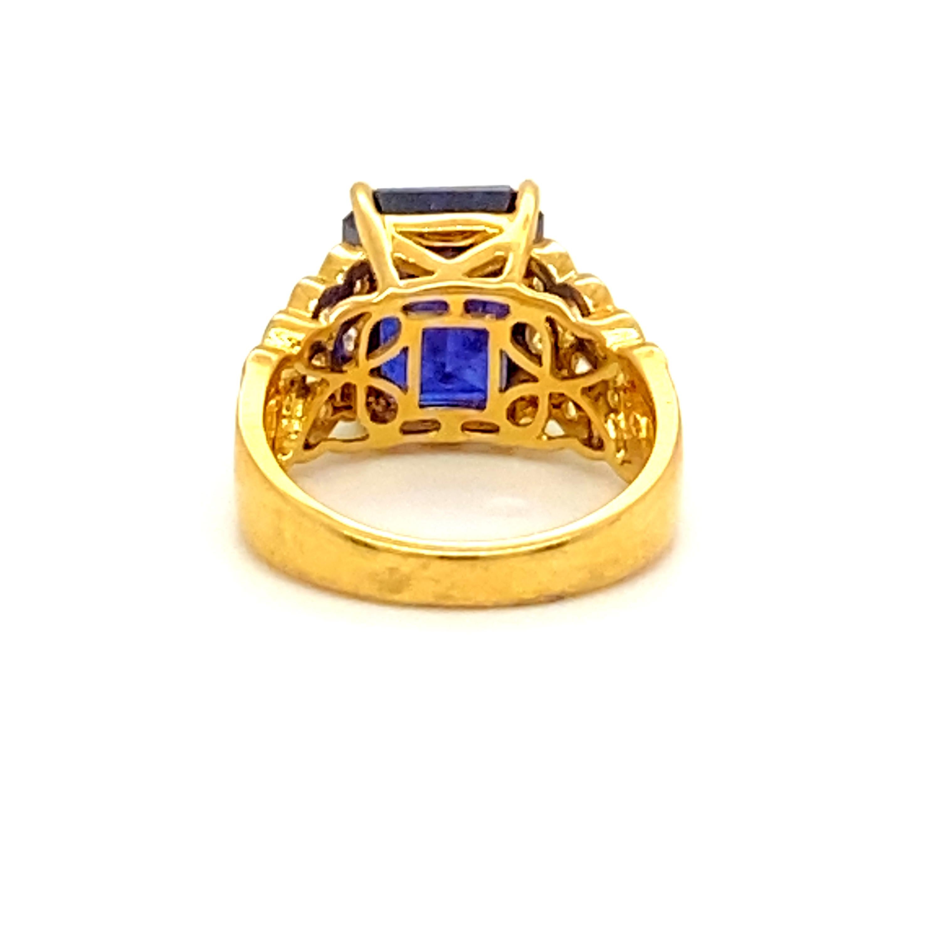 Ring mit feinem 7,07 Karat blauem Saphir und Diamant 4