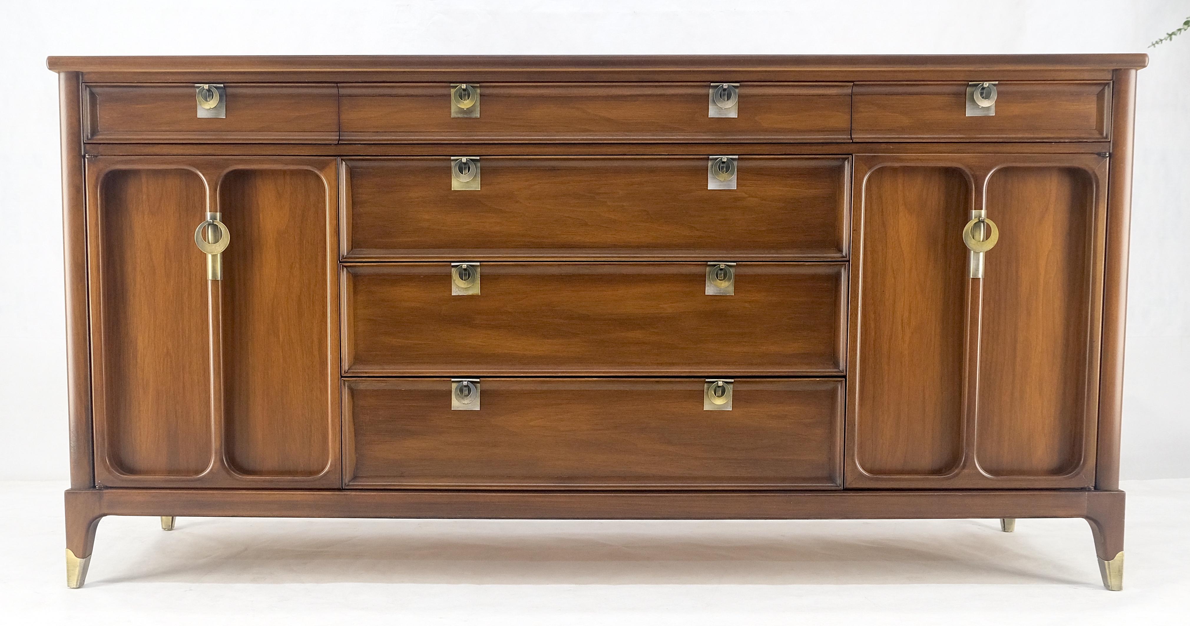 Mid-Century moderno Comò in noce americano molto pregiato a 6 cassetti e 2 ante lungo 67