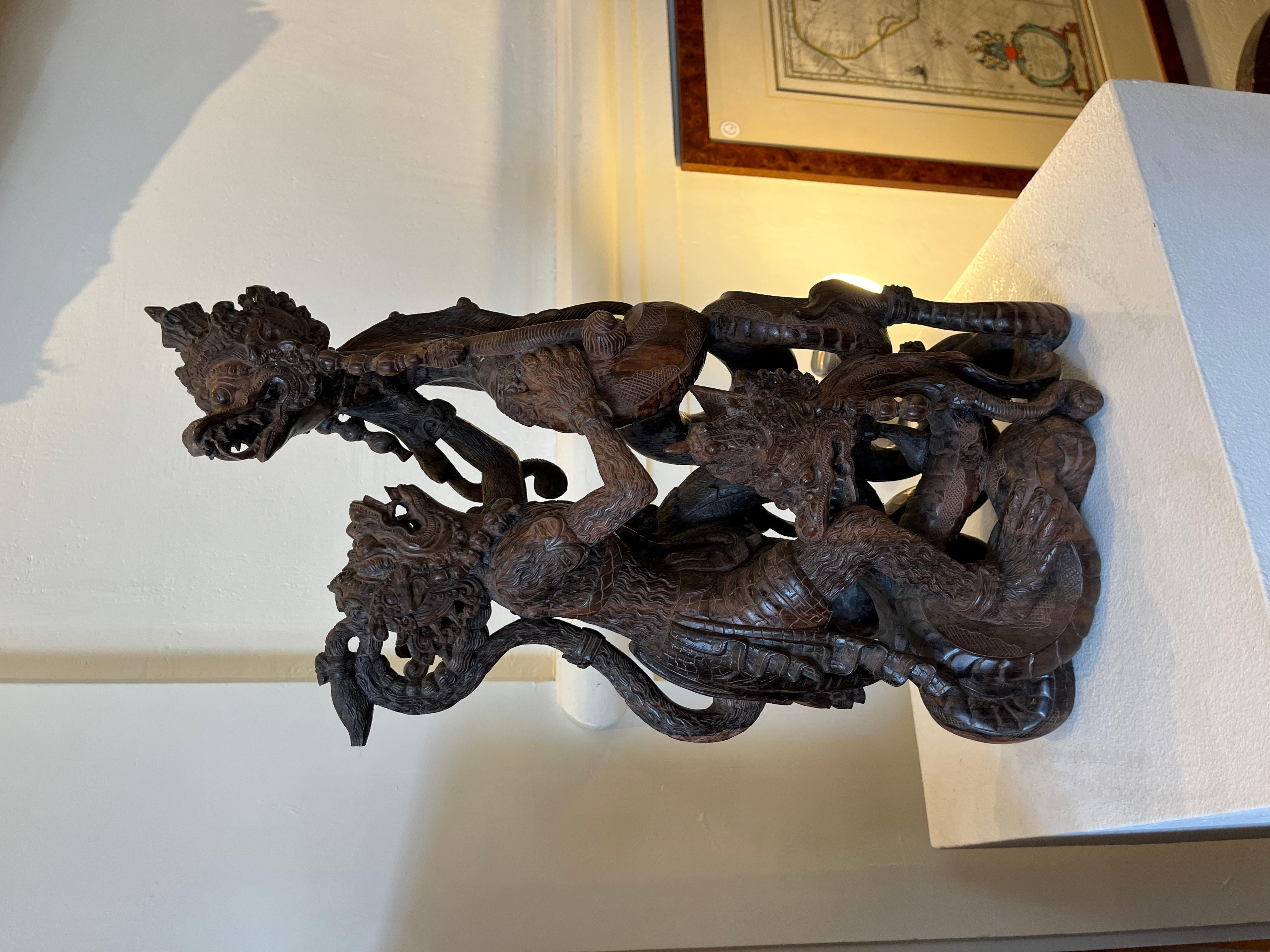 Sculpture balinaise très fine et détaillée d'une scène Ramayana Bon état - En vente à Amsterdam, NL