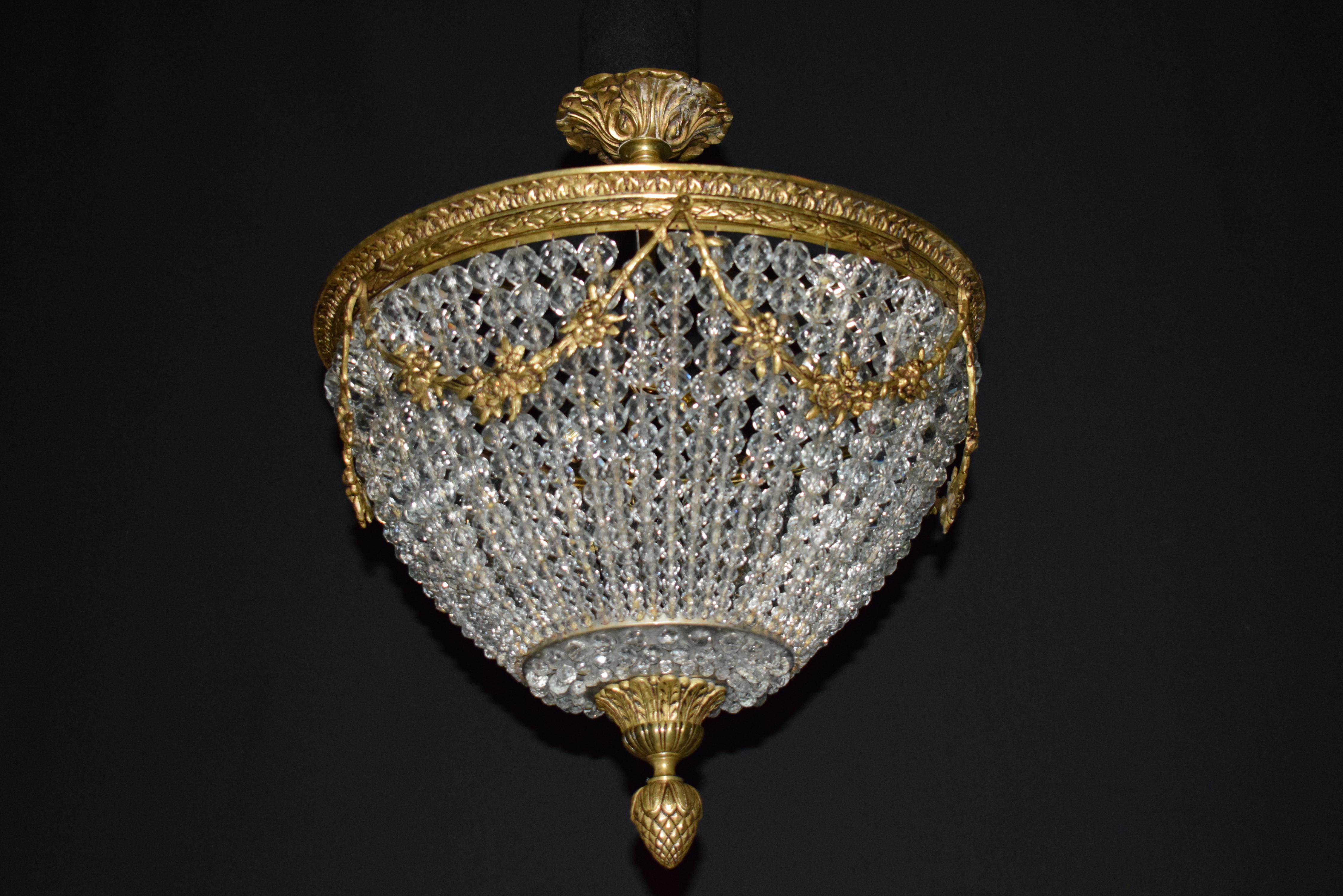French Very Fine and Elegant Chandelier For Sale