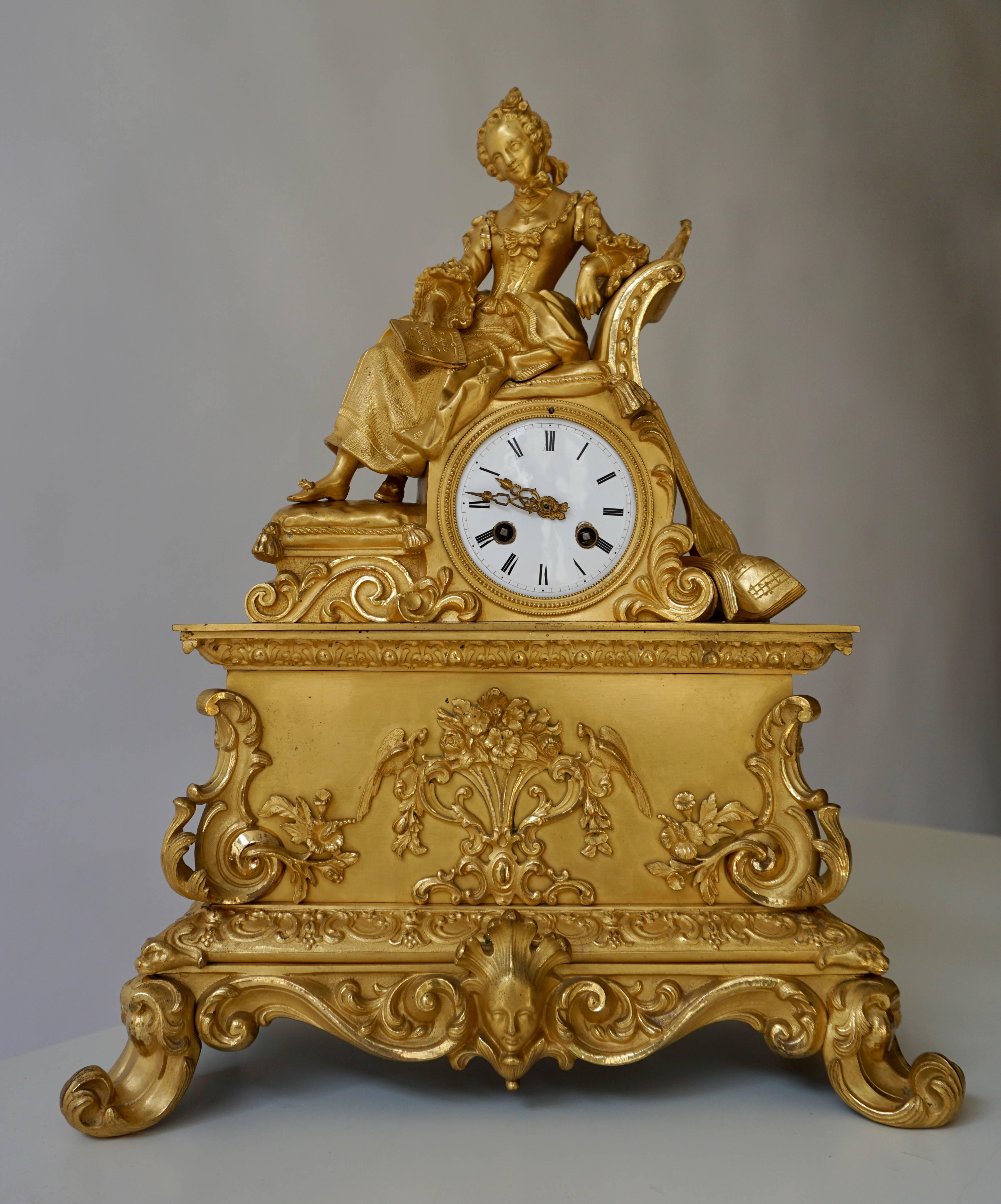 Very Fine and Elegant Fire, Gilt Bronze Mantle Clock in the Romantic Taste For Sale 3