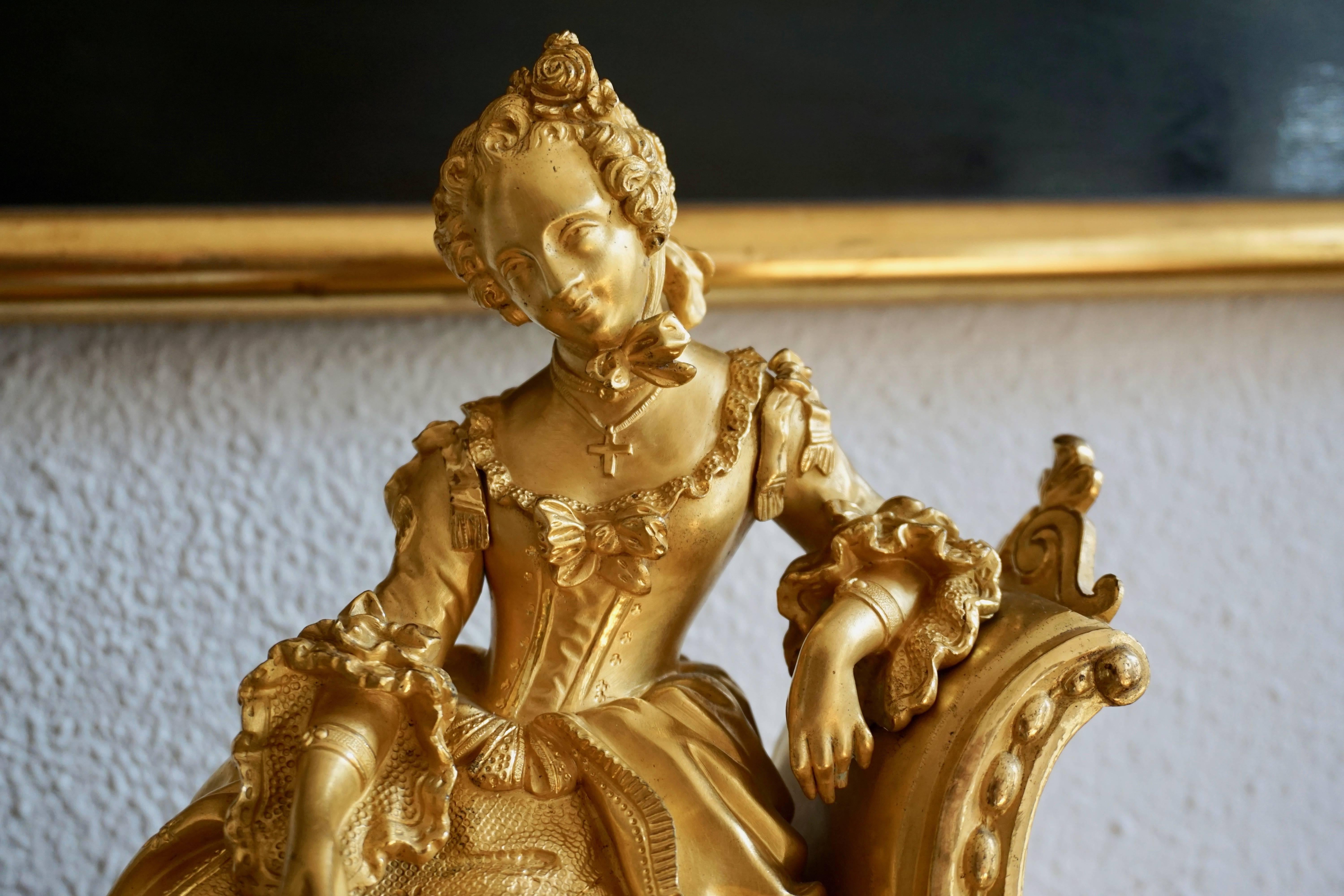 Kaminuhr aus vergoldeter Bronze im romantischen Stil, feine und elegante Kaminuhr im Angebot 4