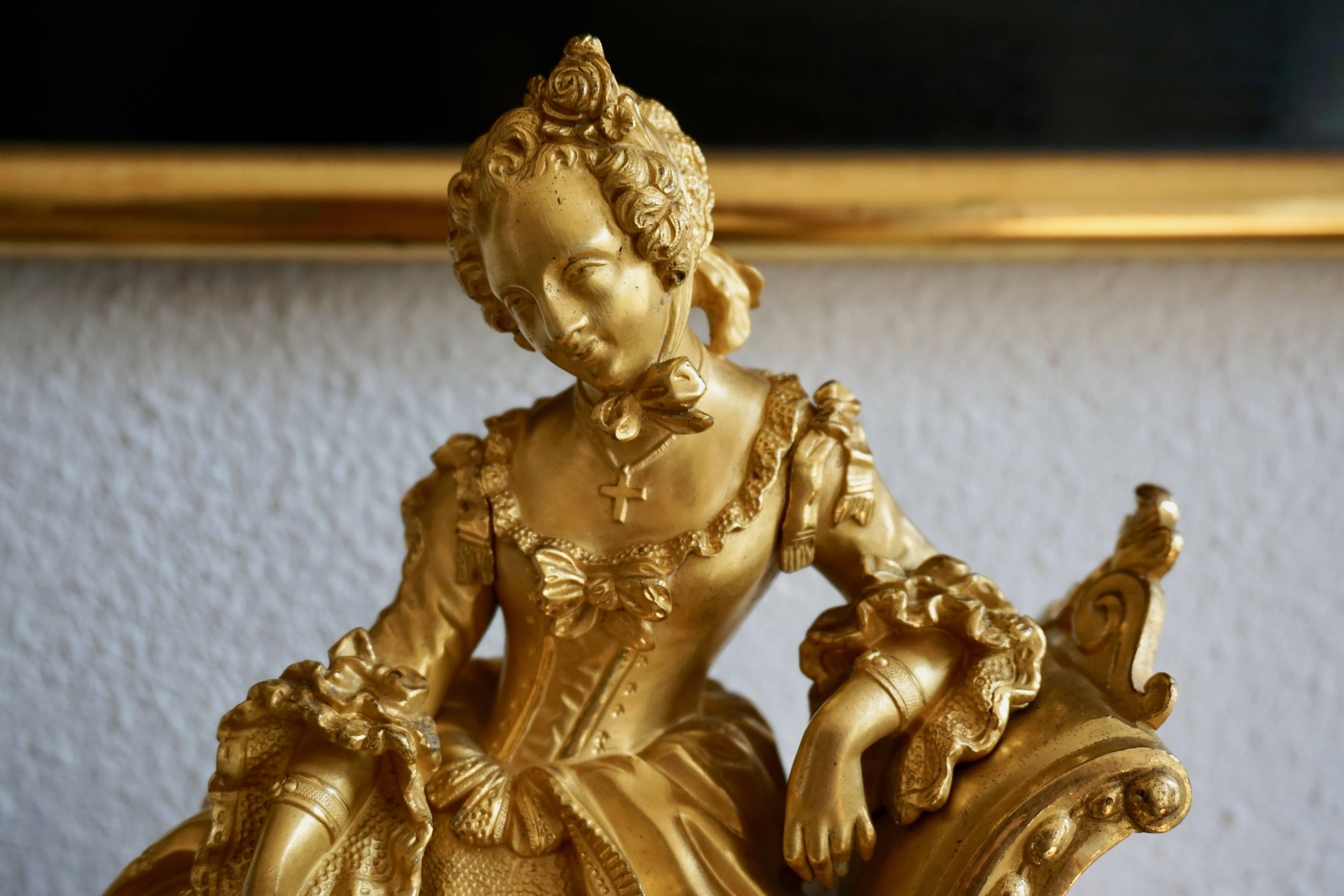Kaminuhr aus vergoldeter Bronze im romantischen Stil, feine und elegante Kaminuhr im Angebot 5