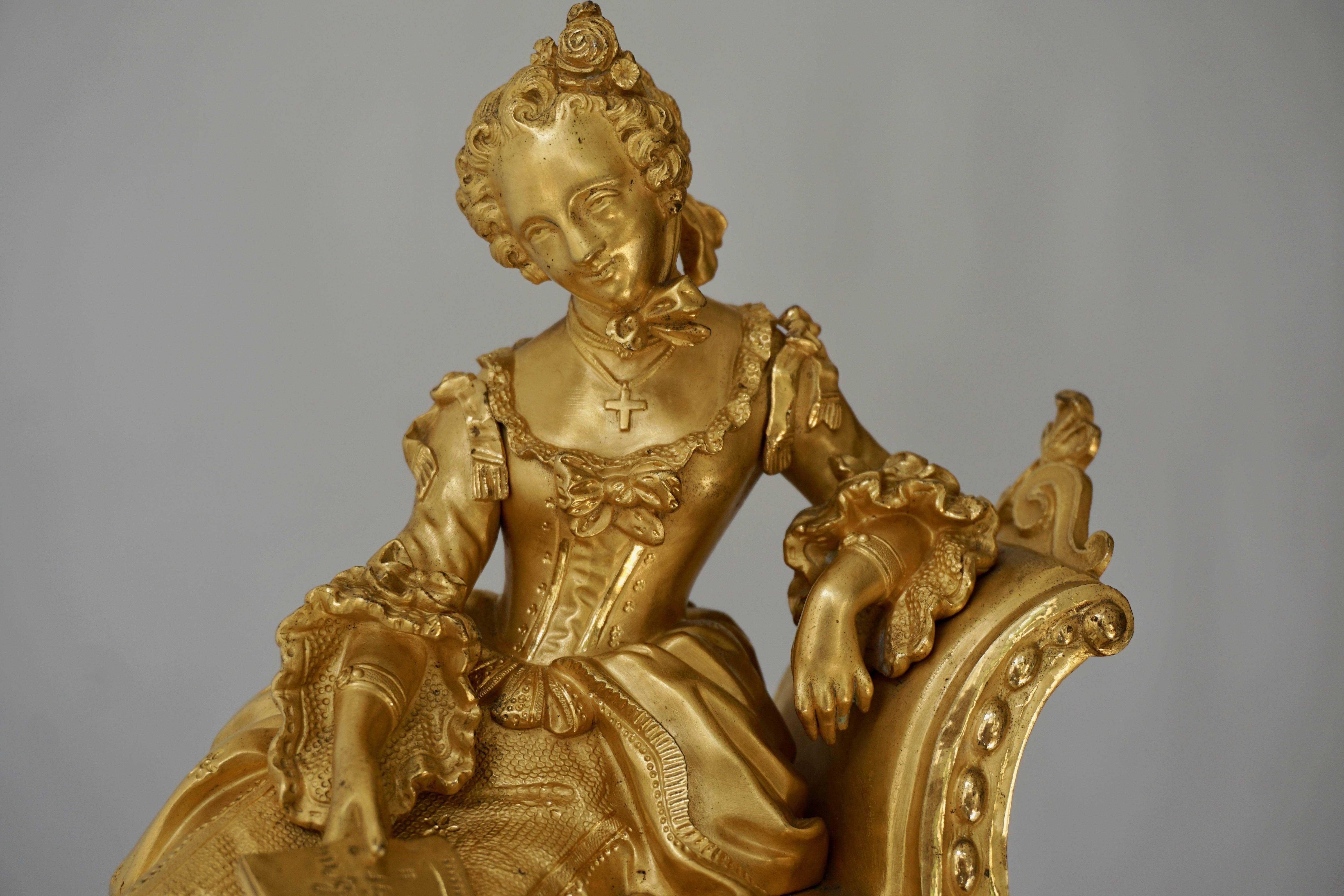 Kaminuhr aus vergoldeter Bronze im romantischen Stil, feine und elegante Kaminuhr im Angebot 7