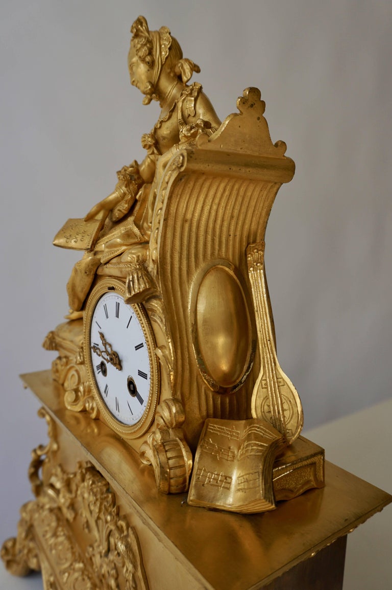 Very Fine and Elegant Fire, Gilt Bronze Mantle Clock in the Romantic Taste For Sale 9