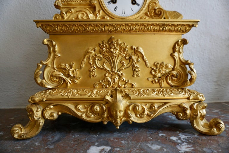 Very Fine and Elegant Fire, Gilt Bronze Mantle Clock in the Romantic Taste In Good Condition For Sale In Antwerp, BE
