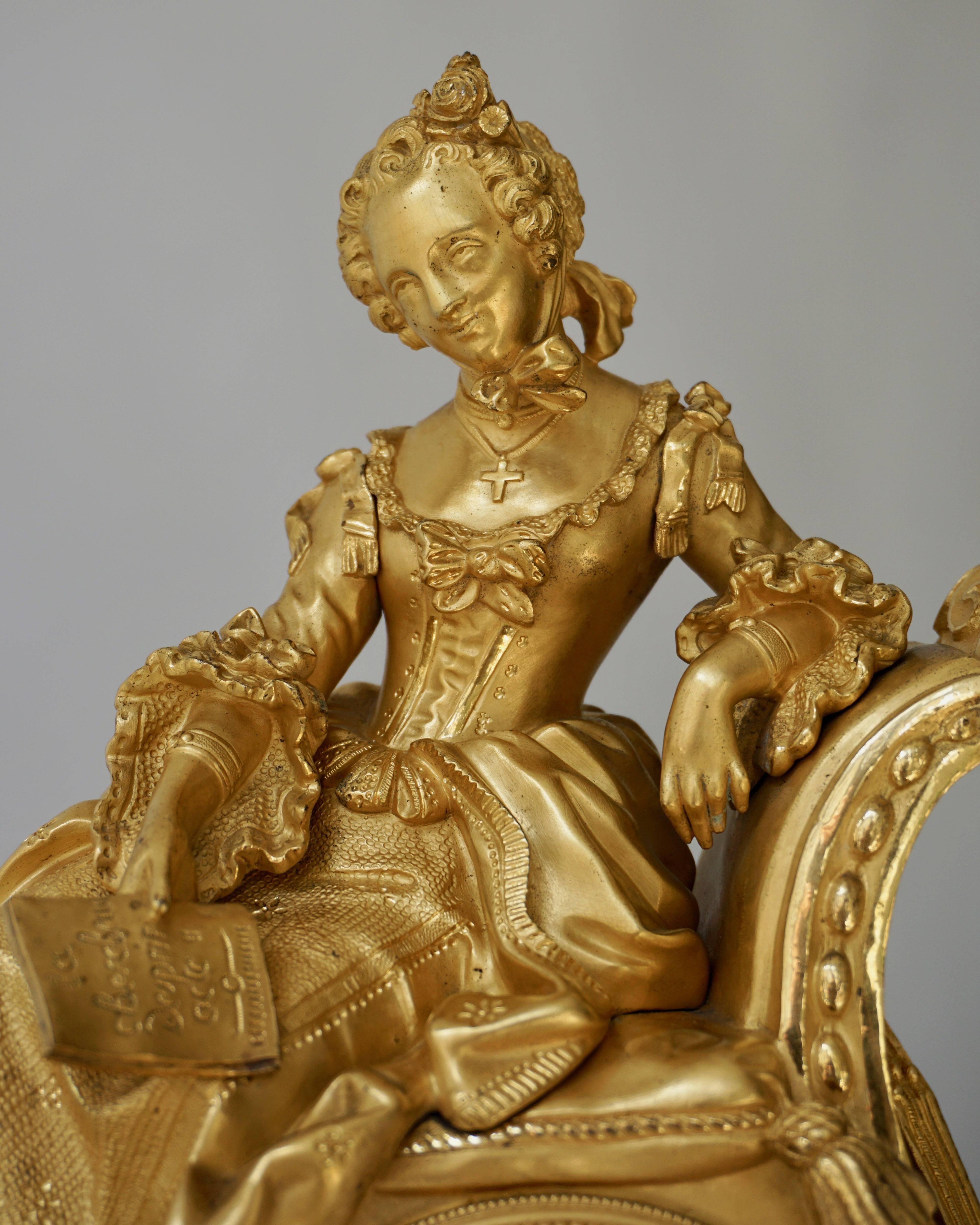 Kaminuhr aus vergoldeter Bronze im romantischen Stil, feine und elegante Kaminuhr (Mittleres 19. Jahrhundert) im Angebot