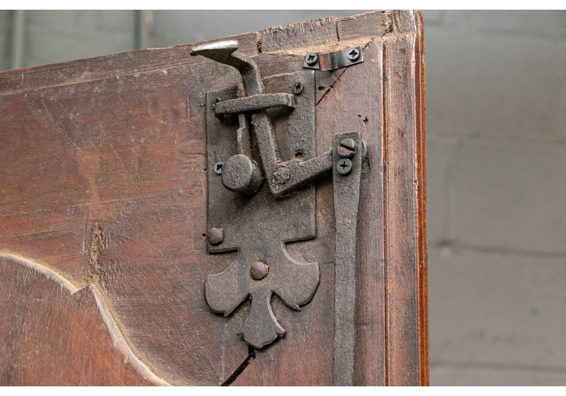 Armoire d'antiquités française très fine et massive en ronce de bois sculptée en vente 3