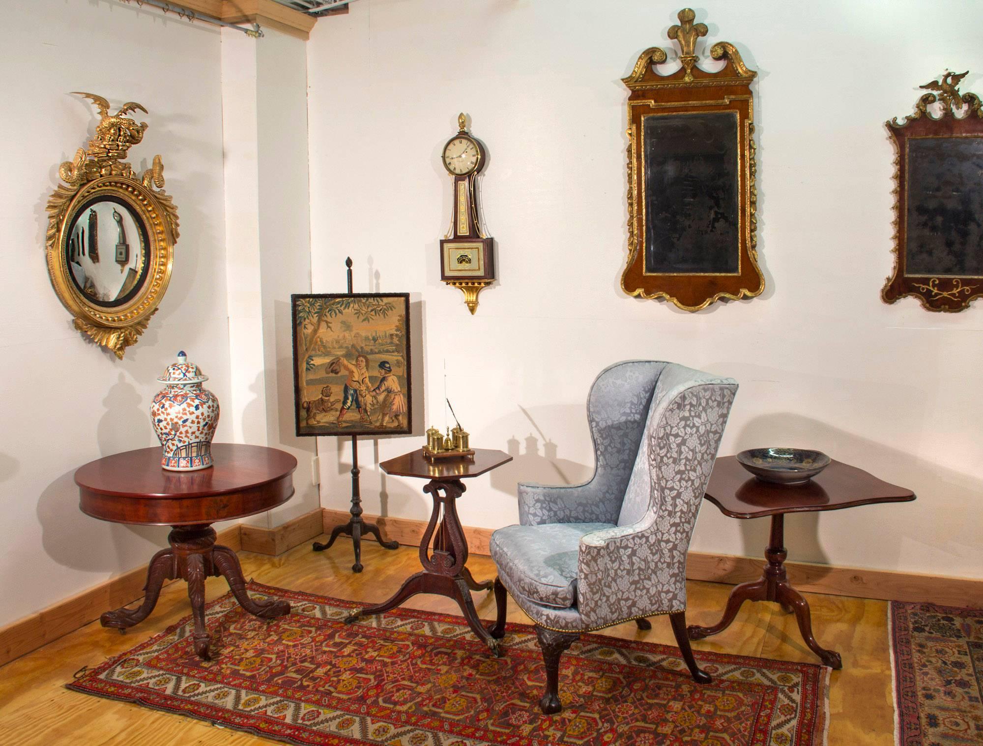 Very Fine and Rare Classical Carved Mahogany Tilt-Top Table, circa 1810 For Sale 7