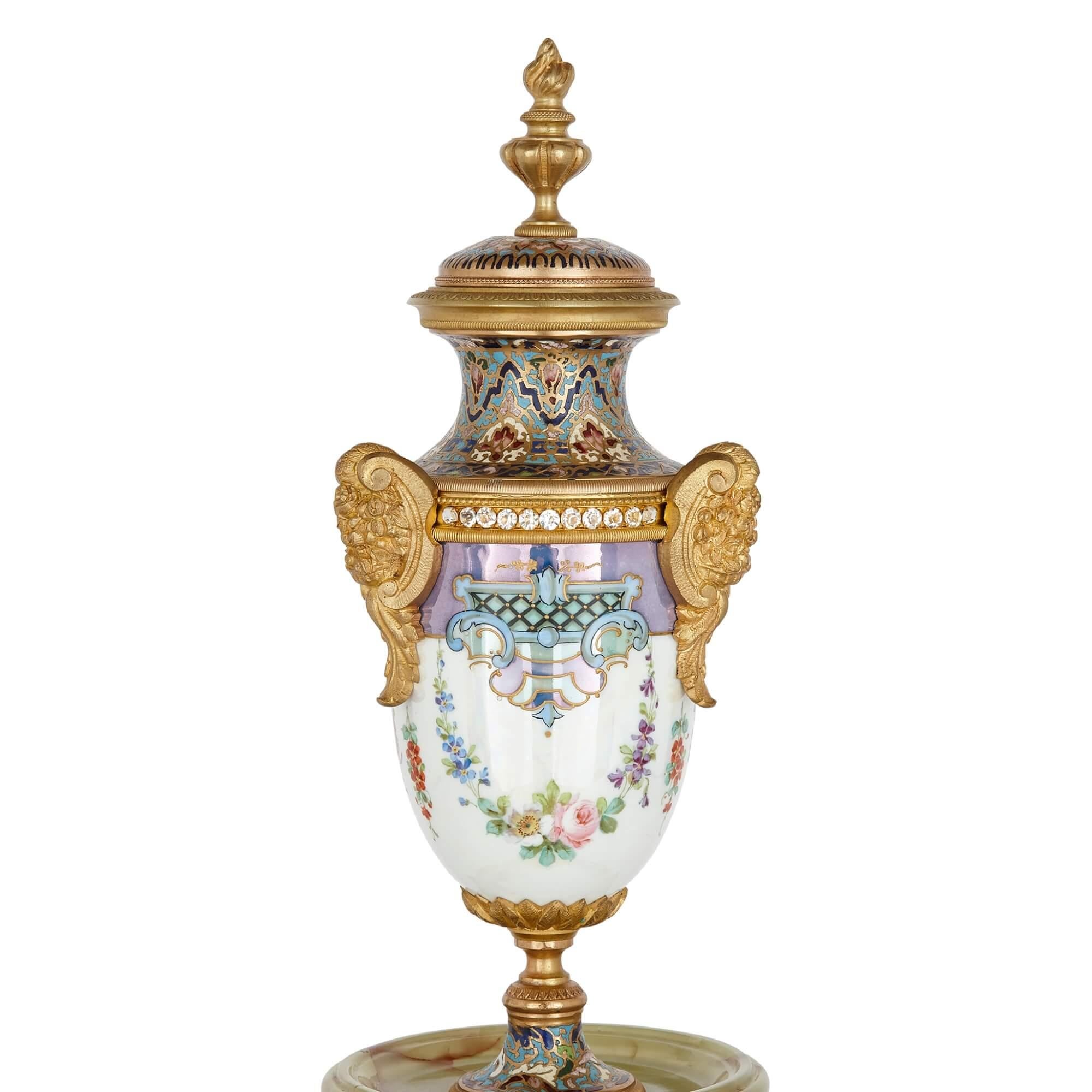 Very Fine and Rare Onyx, Porcelain, Cloisonné Enamel and Ormolu Mantel Clock In Good Condition For Sale In London, GB